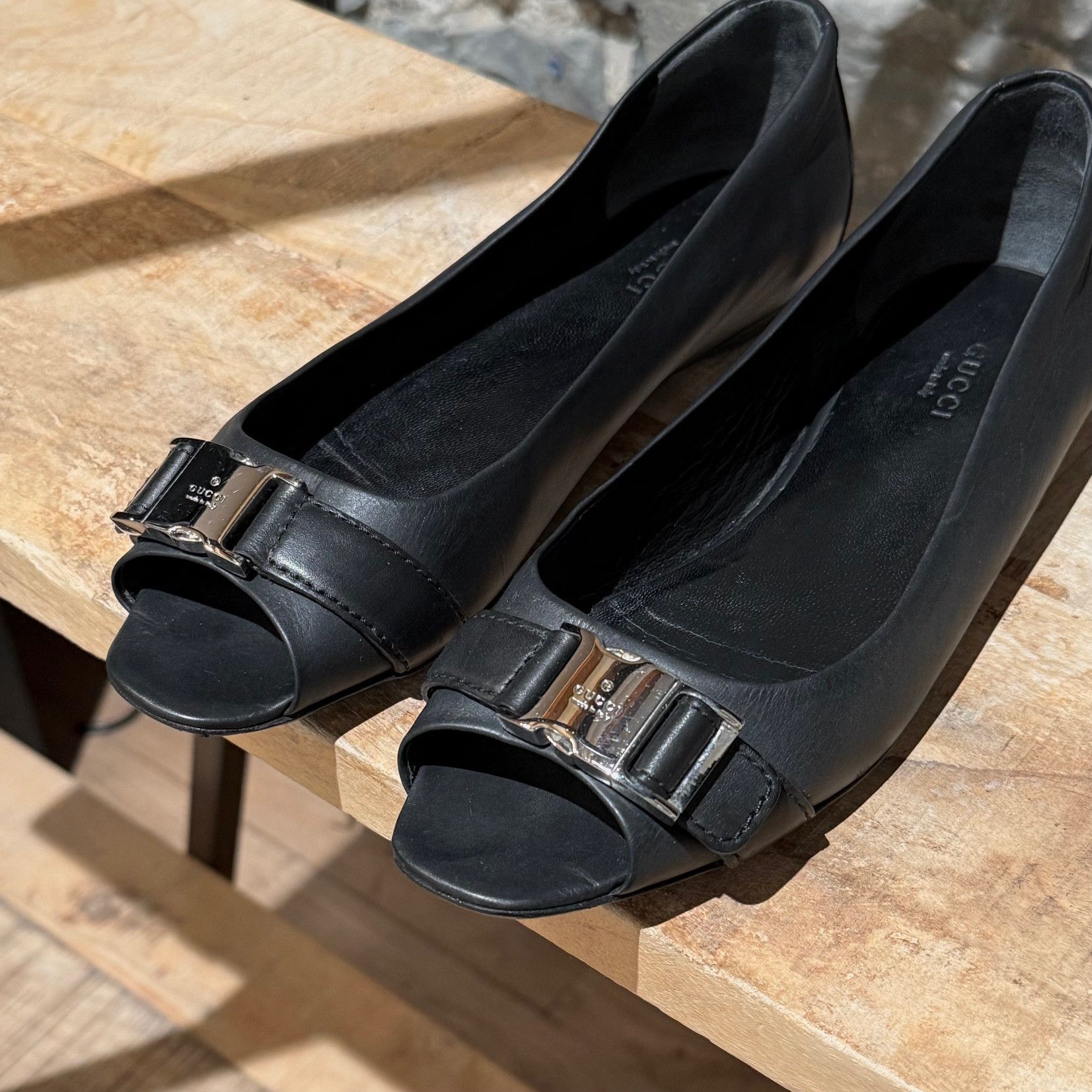 Gucci Gucci Black Leather Buckle Accent Open Toe Flats Size US 8.5 / IT 38.5 - 4 Thumbnail