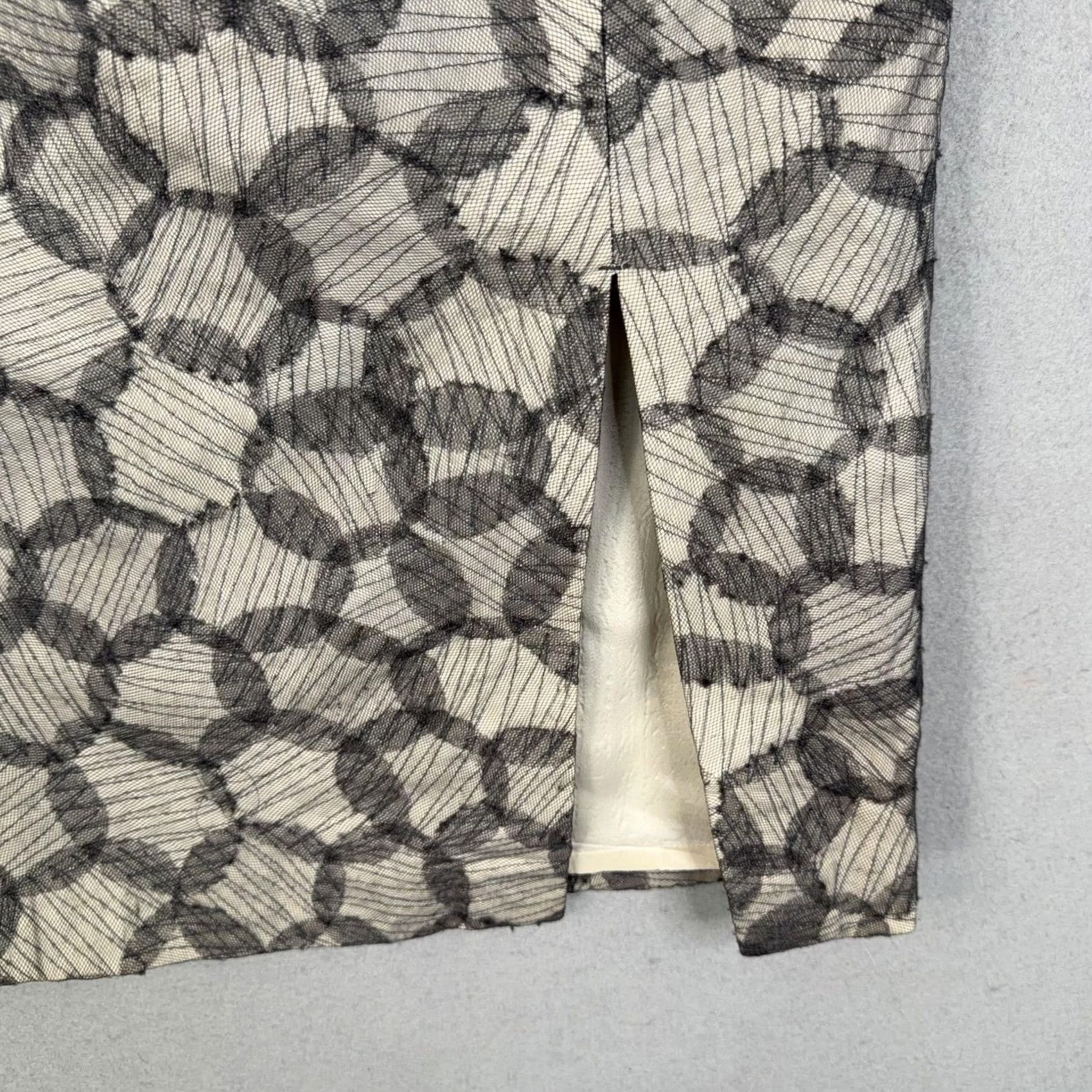 J.Crew J.Crew Skirt Womens 8 White Geometric Lace Pencil Lined Slit Workwear Office Size 30" / US 8 / IT 44 - 3 Thumbnail