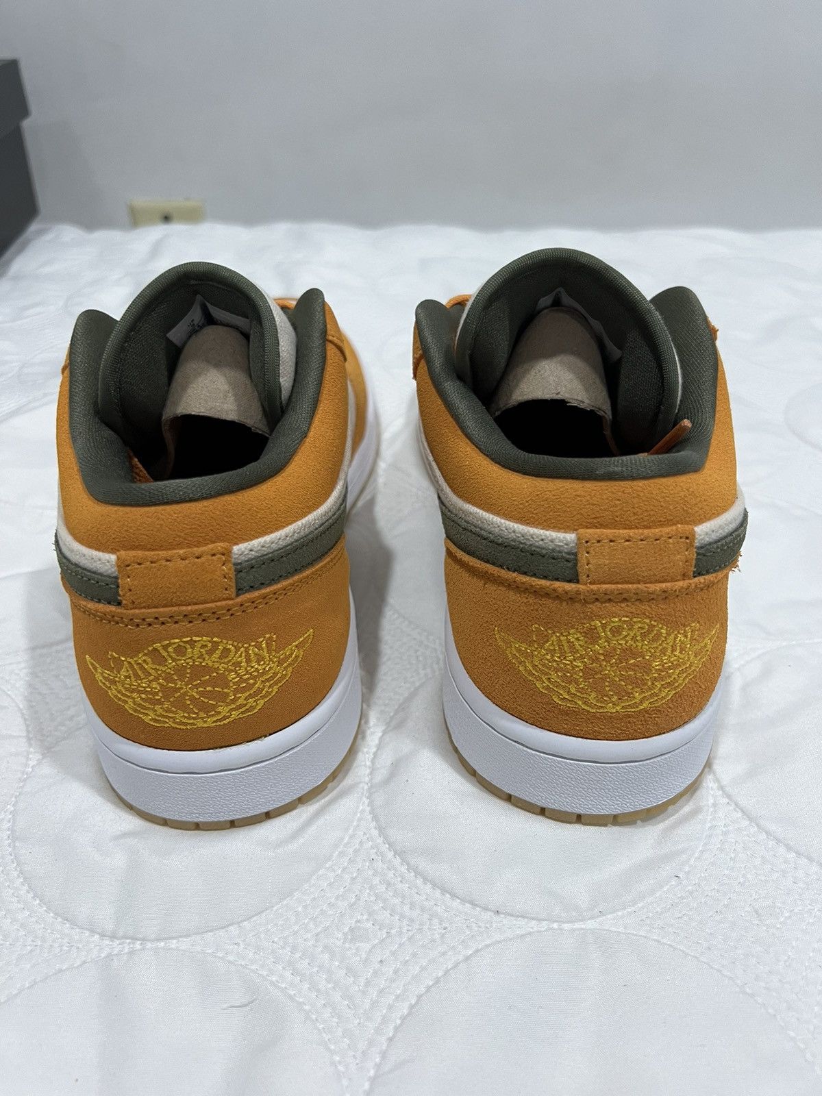 Jordan Brand Jordan 1 Low SE “Light Curry” Size US 9 / EU 42 - 3 Thumbnail