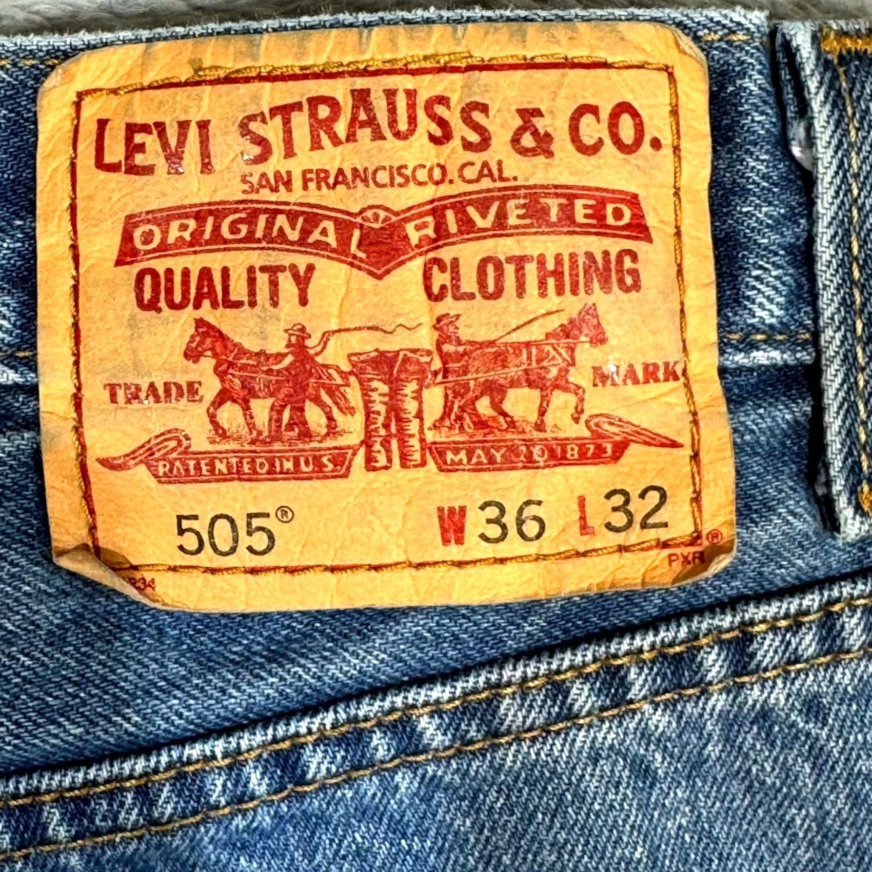 Levi's VINTAGE Levi's 505 Jeans Mens 36x32 Blue Denim Regular Fit Straight Leg Zip Fly Jeans Size US 36 / EU 52 - 3 Thumbnail