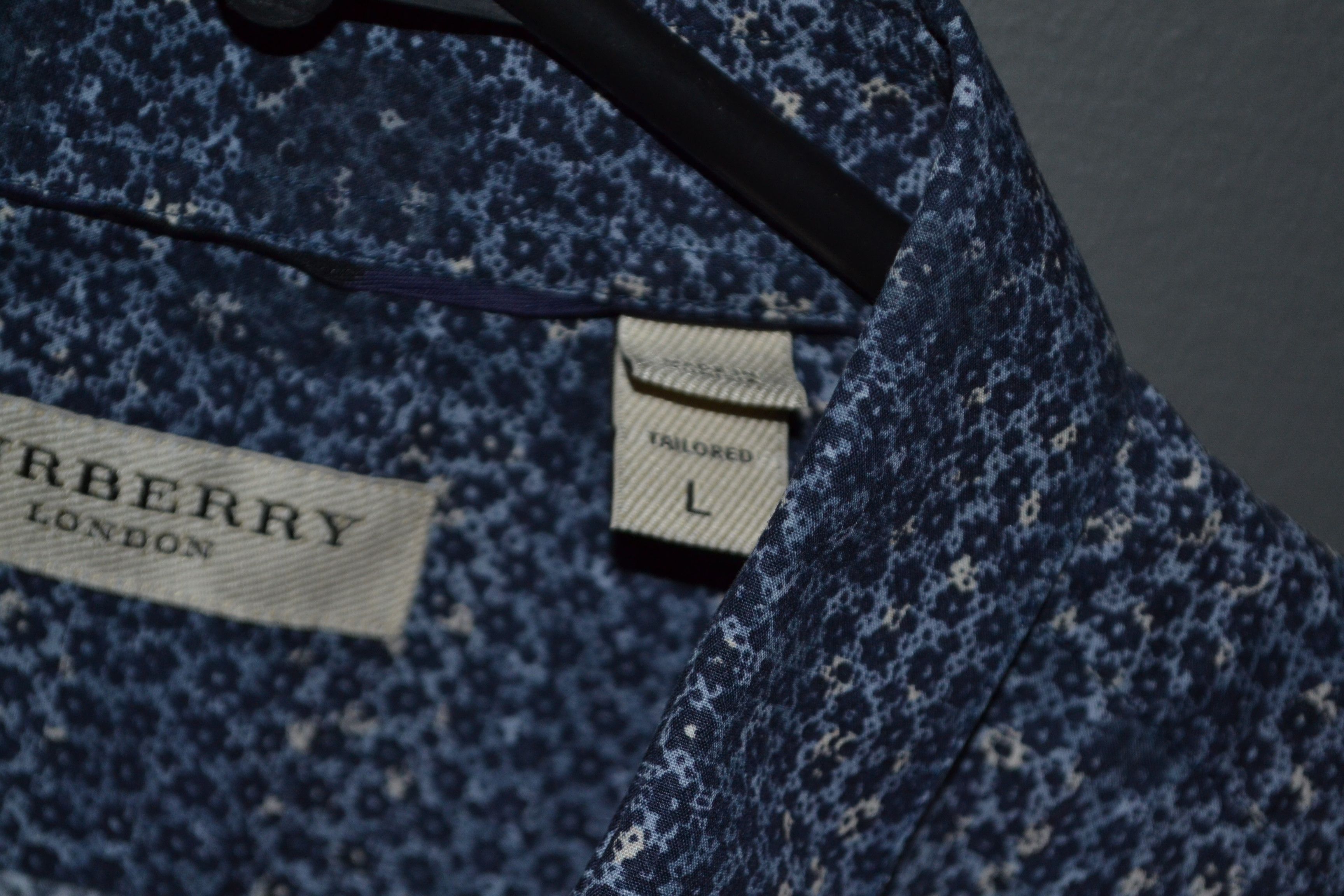 Burberry Burberry Blue Abstract Print L Men's Checkered Shirt Size US L / EU 52-54 / 3 - 5 Thumbnail