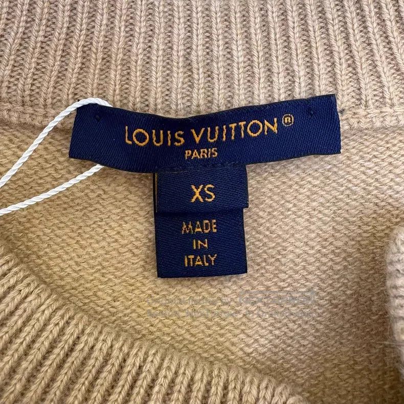 Louis Vuitton Louis Vuitton Embroidered cashmere badge sweater Size US XS / EU 42 / 0 - 7 Thumbnail