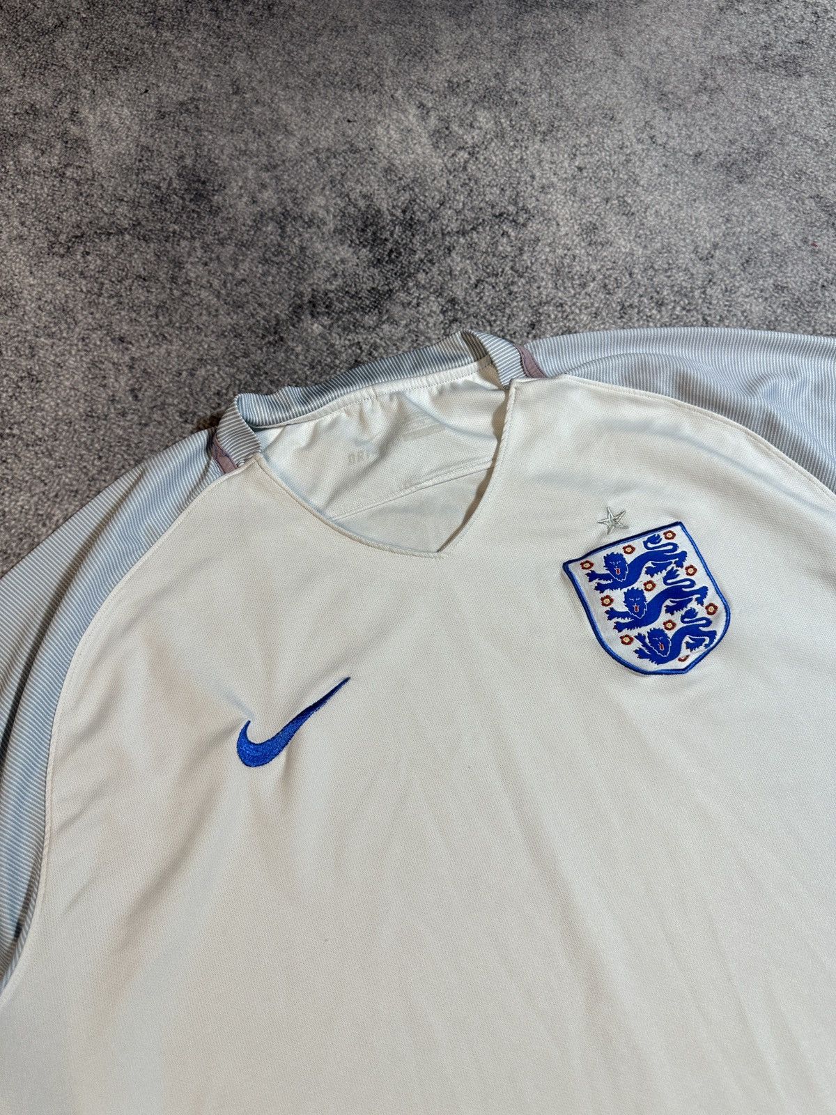 Nike Nike England Soccer Jersey Blokecore Rare Casual Style VTg Size US XL / EU 56 / 4 - 2 Thumbnail