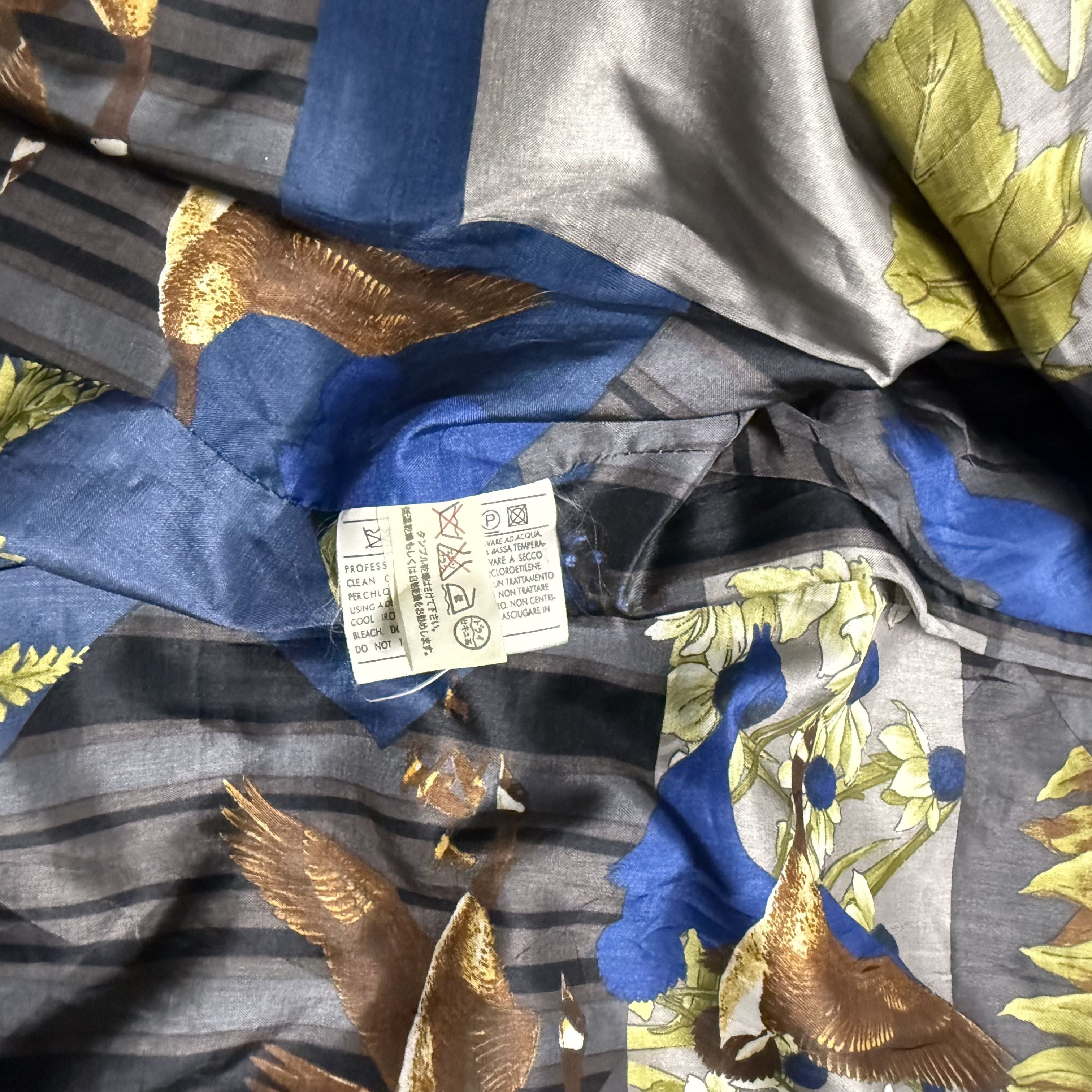 Salvatore Ferragamo Vintage Salvatore Ferragamo Quilted Fullprint Silk Jacket Size US XS / EU 42 / 0 - 9 Thumbnail