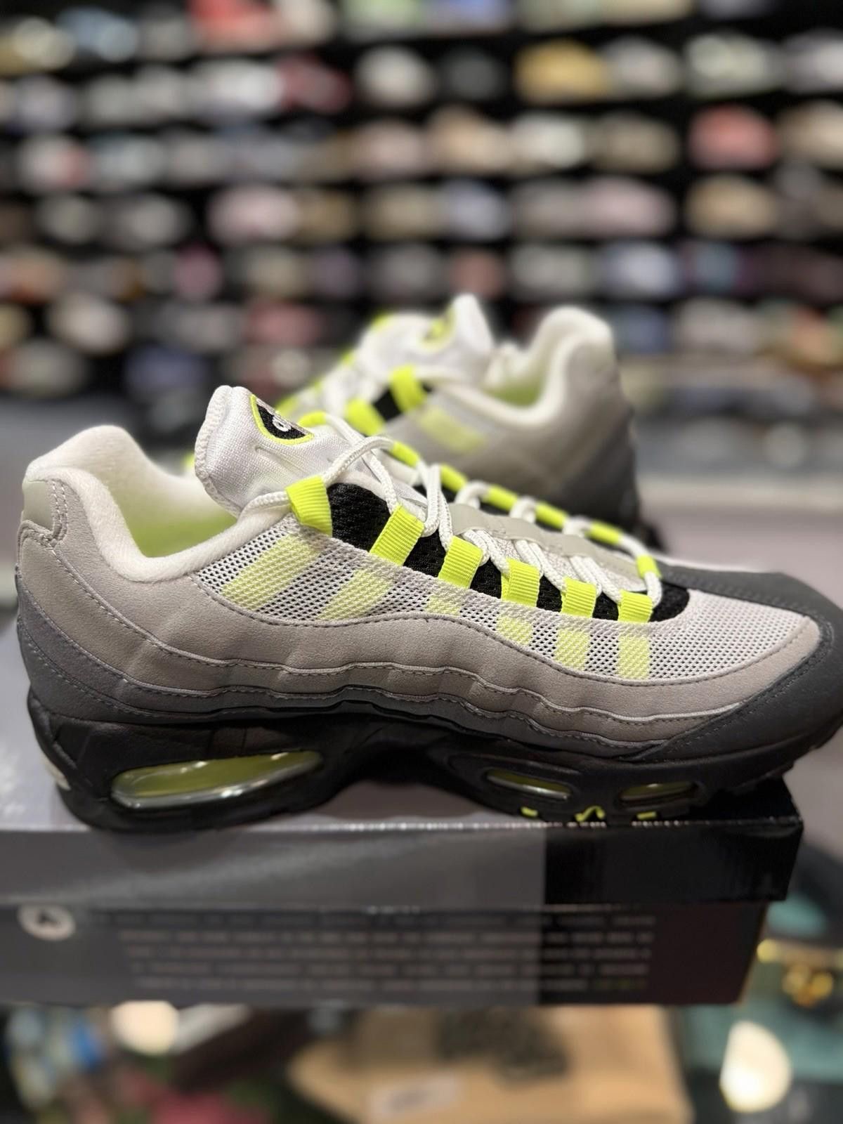 Nike Size 10 - Nike Air Max 95 OG 2025/2026 Neon (HM4740 001) Size US 10 / EU 43 - 5 Thumbnail