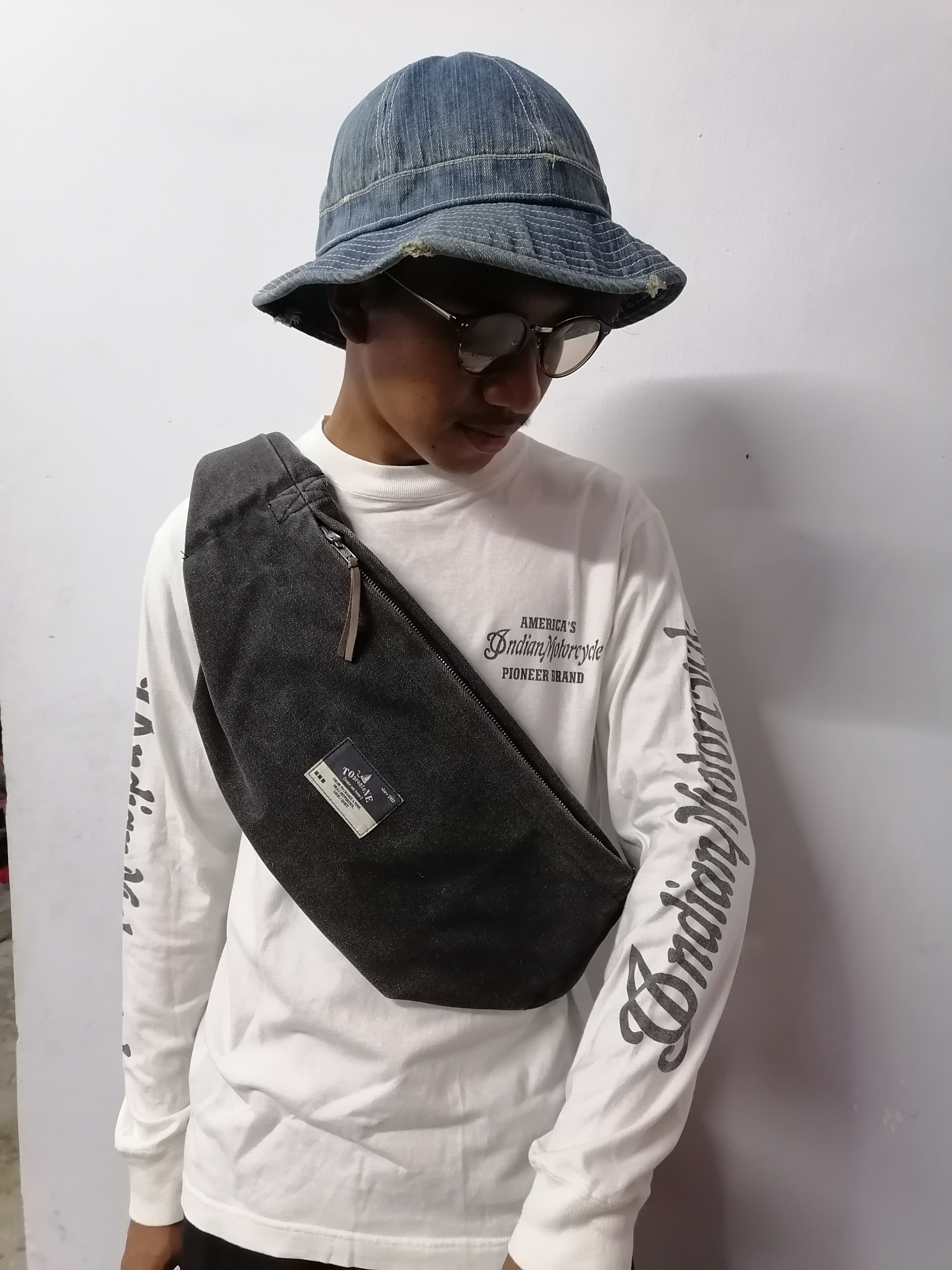 Japanese Brand × Vintage Tone On Tone Japan Canvas Snufkin Bag Size ONE SIZE - 1 Thumbnail