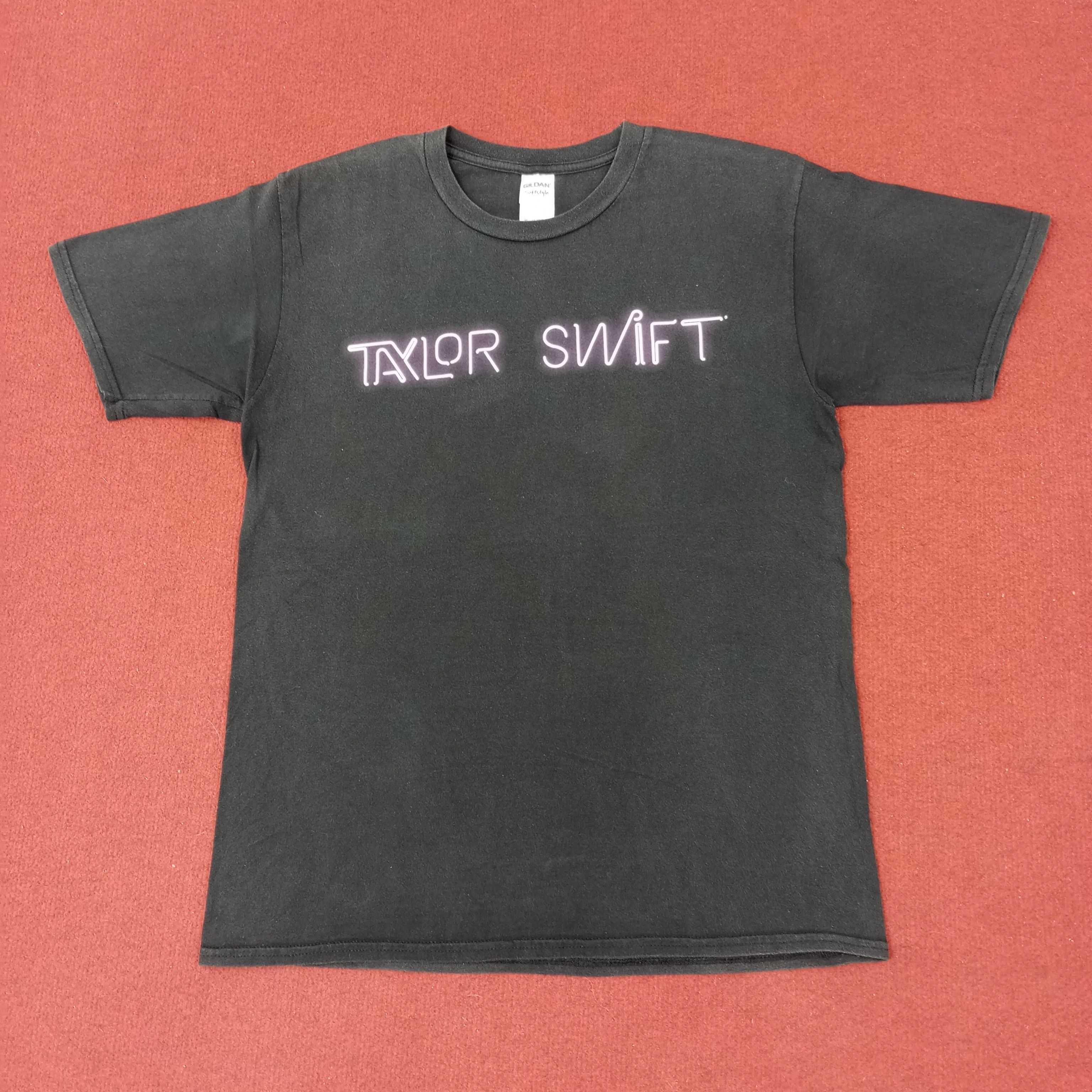 Band Tees × Vintage Taylor Swift Singer Music World Tour Tshirt Size US S / EU 44-46 / 1 - 1 Thumbnail