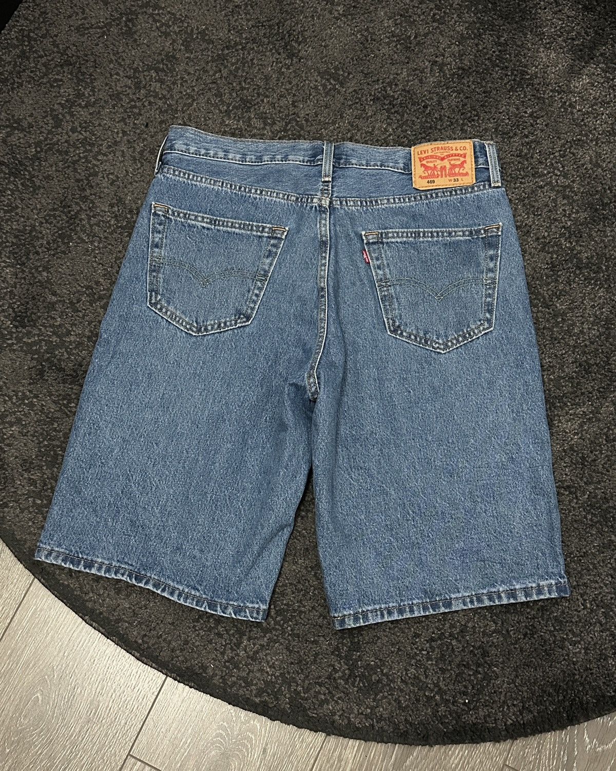 Levi's Levi’s Denim Shorts Size US 33 - 2 Thumbnail