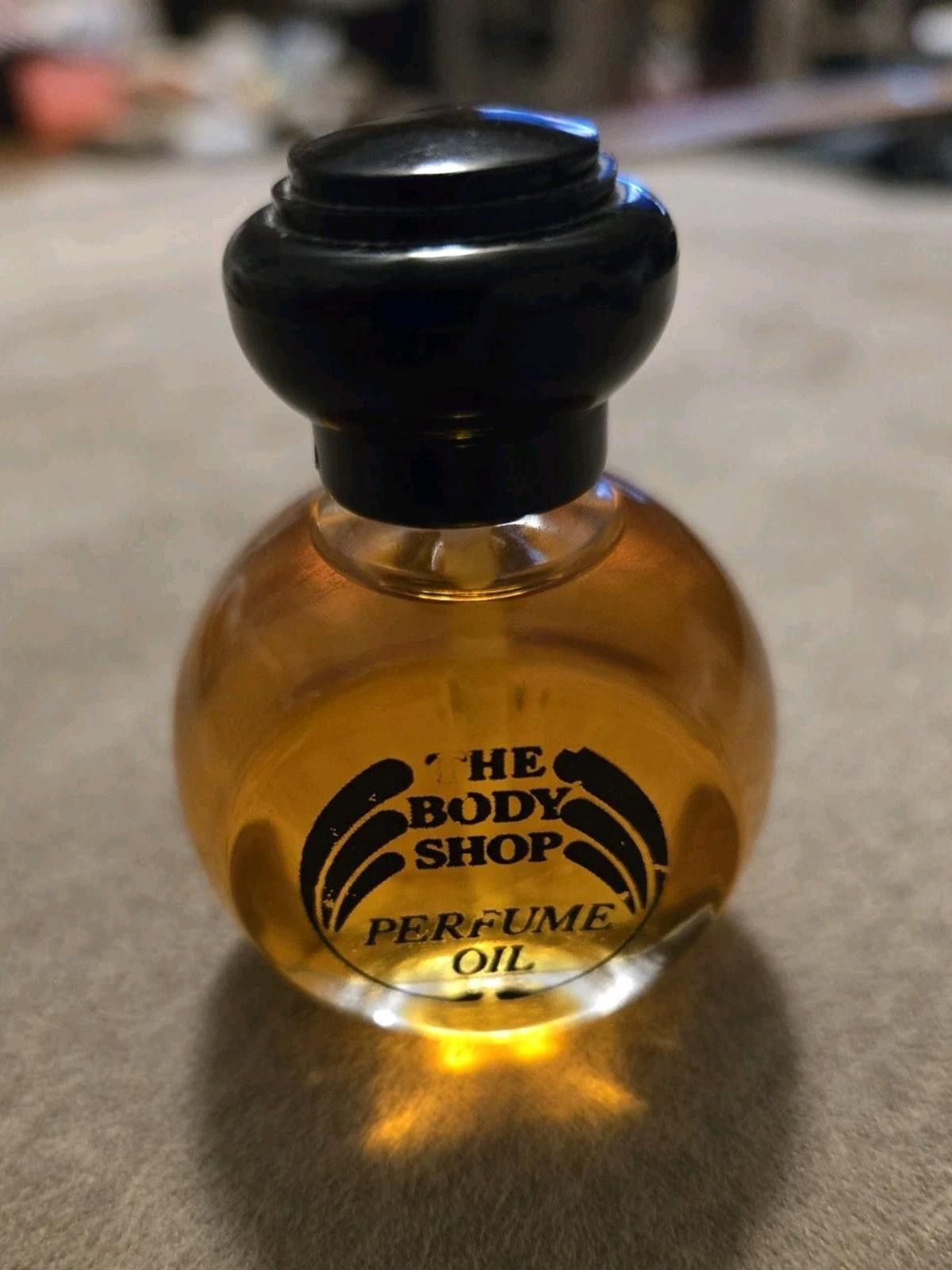 Other Vintage The Body Shop Tea Rose Perfume Oil Discontinued Rare Size ONE SIZE - 1 Thumbnail