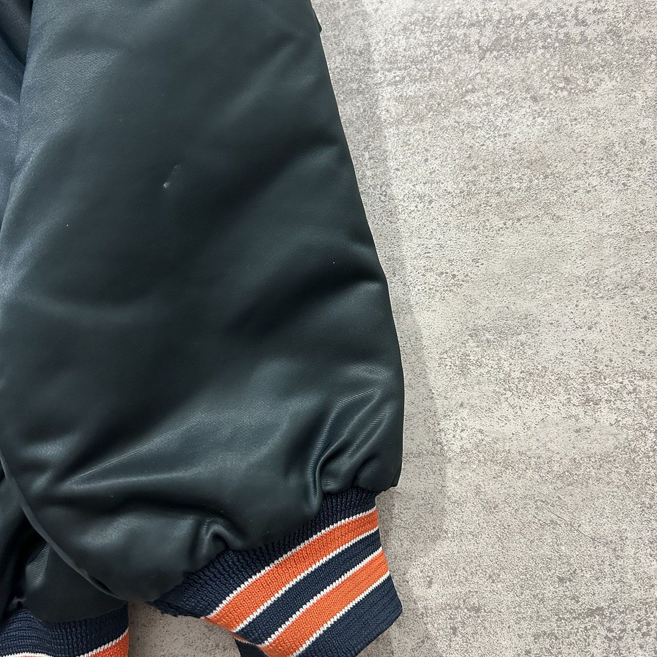 Chalk Line × NCAA × Vintage VTG 90s NCAA UNIVERSITY OF ILLINOIS SPELLOUT SATIN JACKET Size US L / EU 52-54 / 3 - 8 Thumbnail