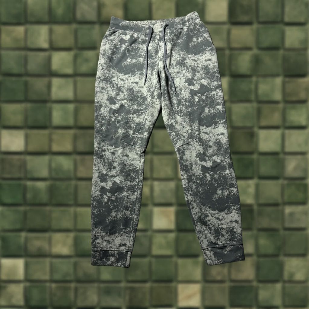 Lululemon Lululemon Jogger Sweatpants Mens Medium Camo Green City Sweat Drawstring Size US 32 / EU 48 - 1 Thumbnail