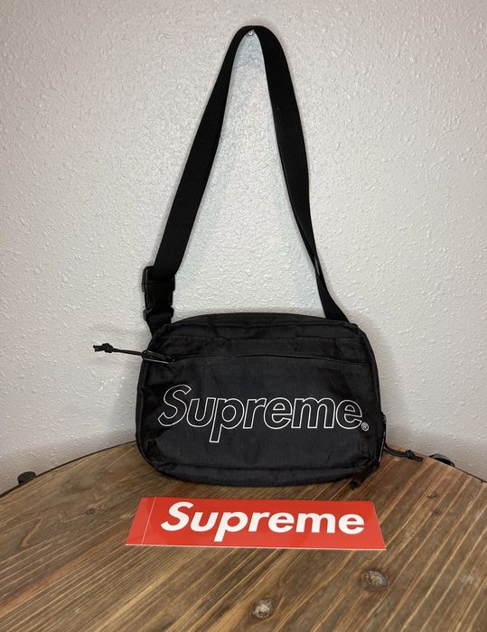 Fw18 supreme shoulder store bag