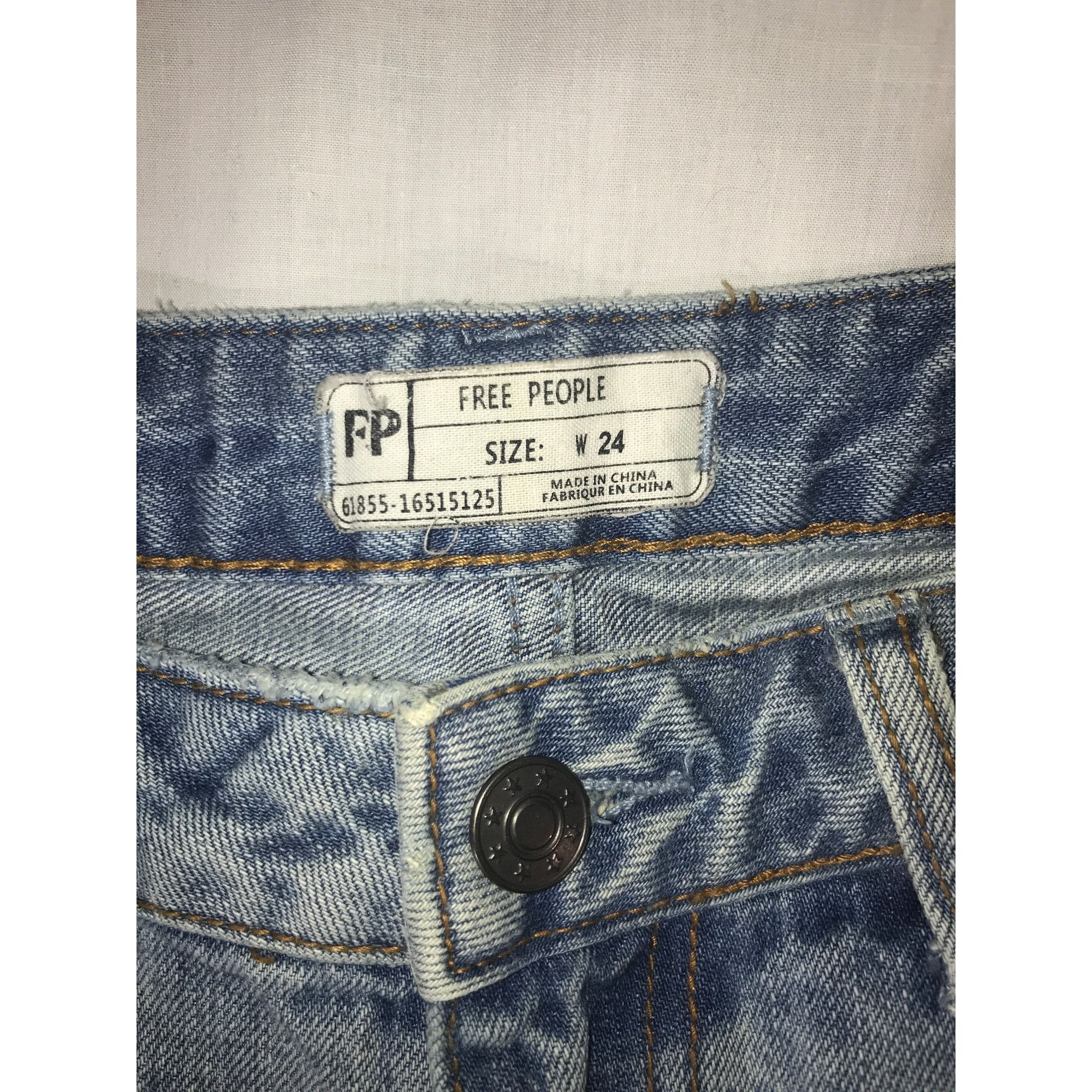 Free People Free People Women Light Blue Flower Embroidered Raw Hem Jean Size 24" / US 00 / IT 34 - 9 Thumbnail