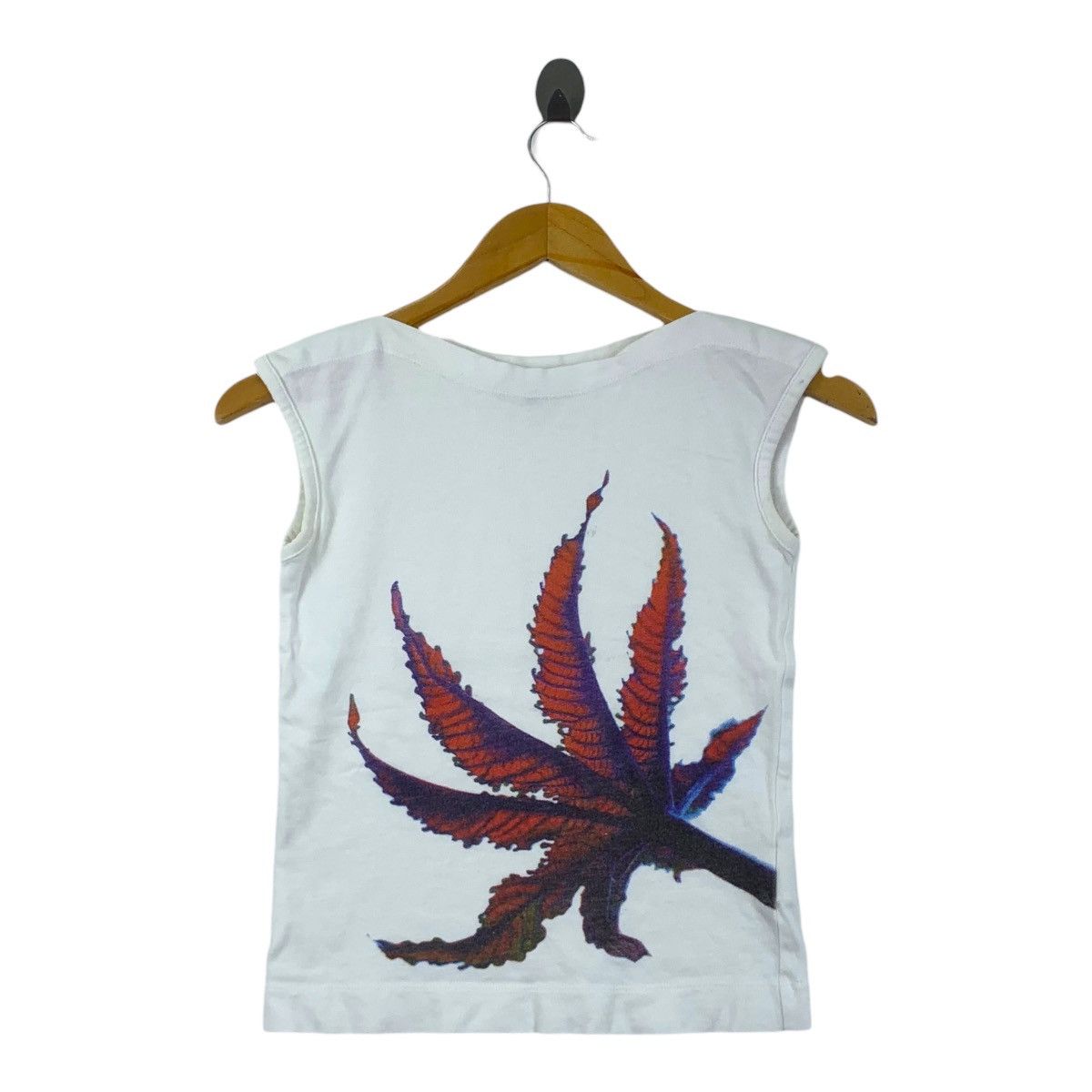French Connection FCUK FRENCH CONNECTION Maple Leaf Art Tee Shirt Size XS / US 0-2 / IT 36-38 - 1 Thumbnail
