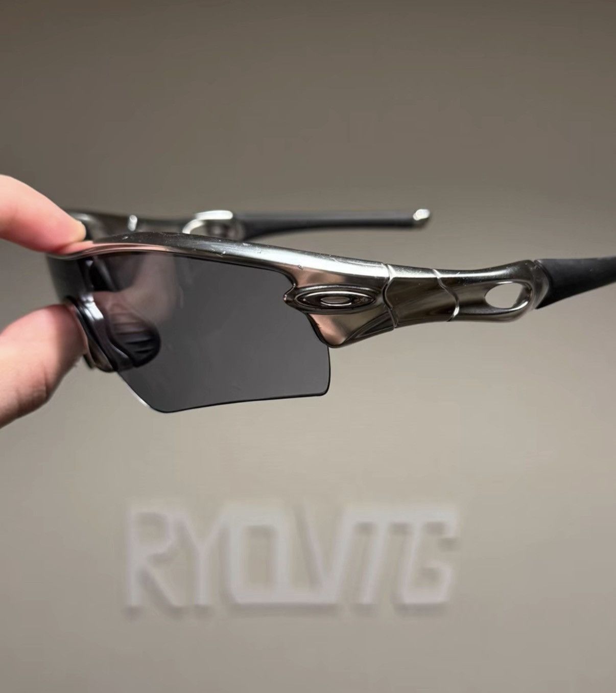 Oakley Gray Shield Sunglasses with Tinted Lenses Size ONE SIZE - 2 Thumbnail