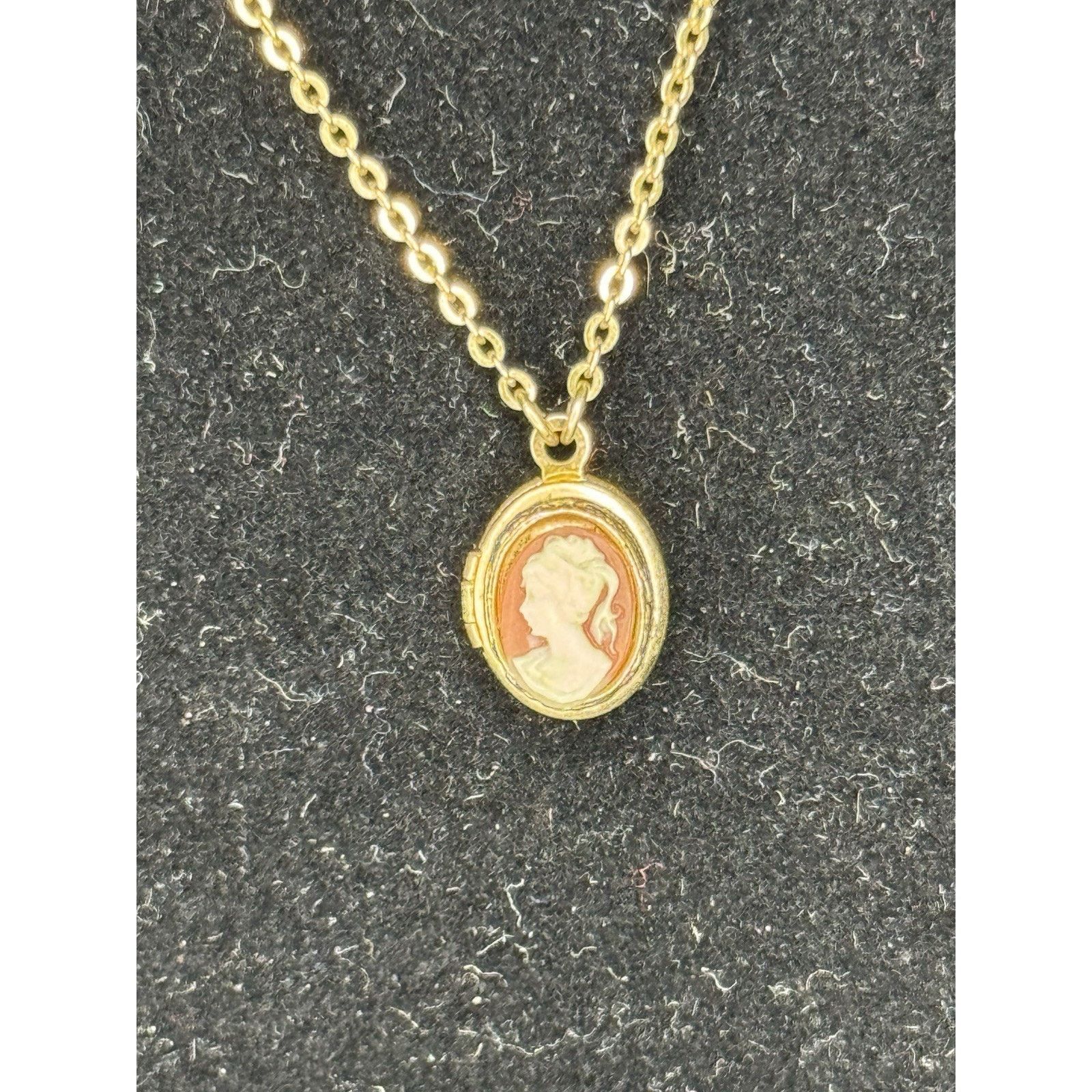 & Other Stories Vintage 1928 Stamped Cameo Picture Locket Gold Tone Necklace Size ONE SIZE - 1 Thumbnail