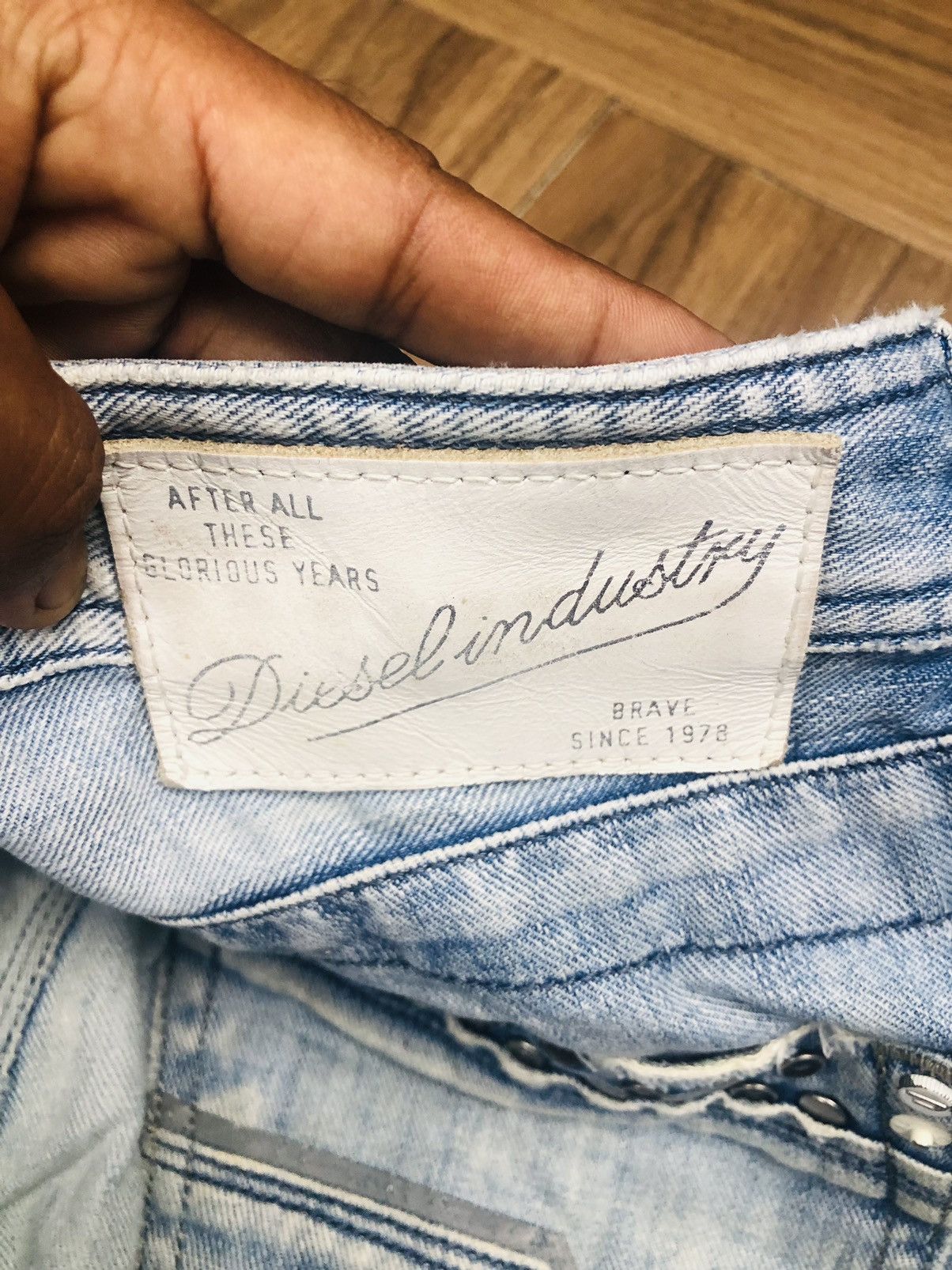 Diesel DIESEL Timmen W29 L32 Slim Bootcut Studded Jeans (38) Size US 29 - 22 Thumbnail