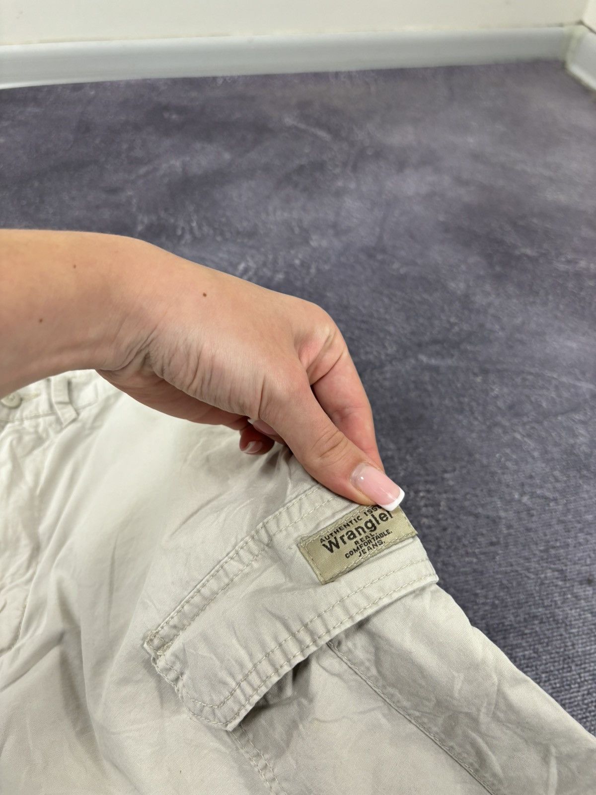 Vintage Vintage Wrangler Y2K Beige Military Hype Cargo Shorts Size US 32 / EU 48 - 9 Thumbnail