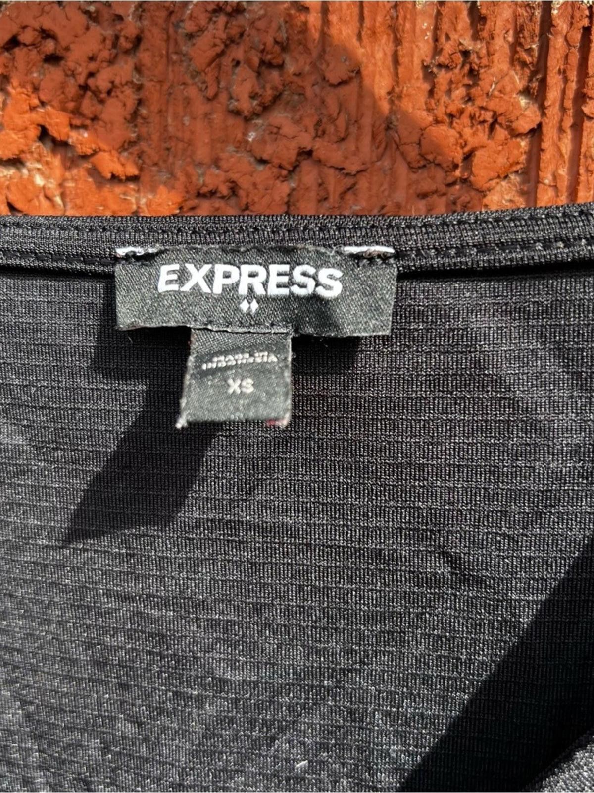 Express Express Black Ribbed V Neck Front Tie Boxy Short Sleeve Top Size XS / US 0-2 / IT 36-38 - 4 Thumbnail