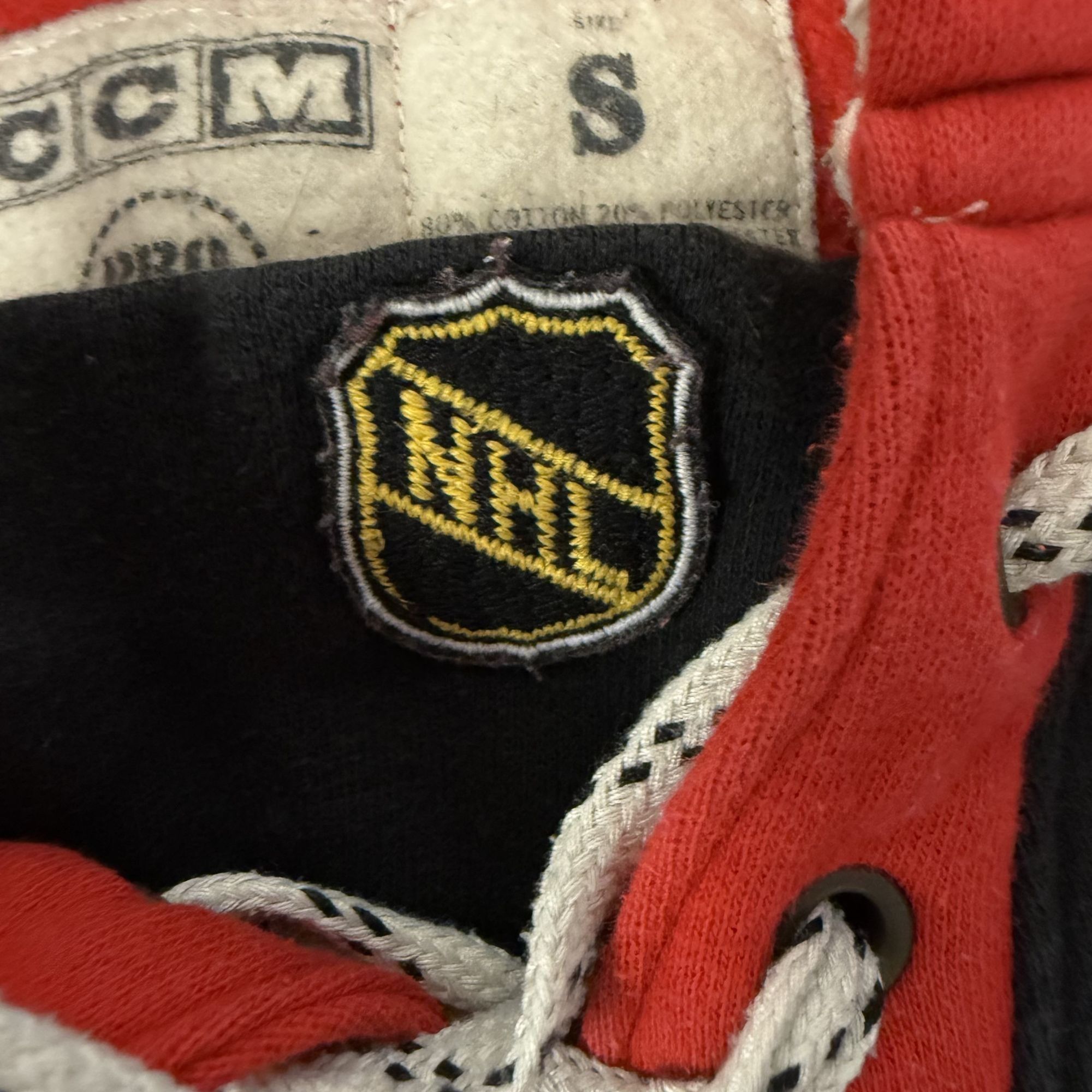 Ccm Vtg CCM NHL Red Black Color Block CHIEFS Pullover Hoodie Size US S / EU 44-46 / 1 - 8 Thumbnail