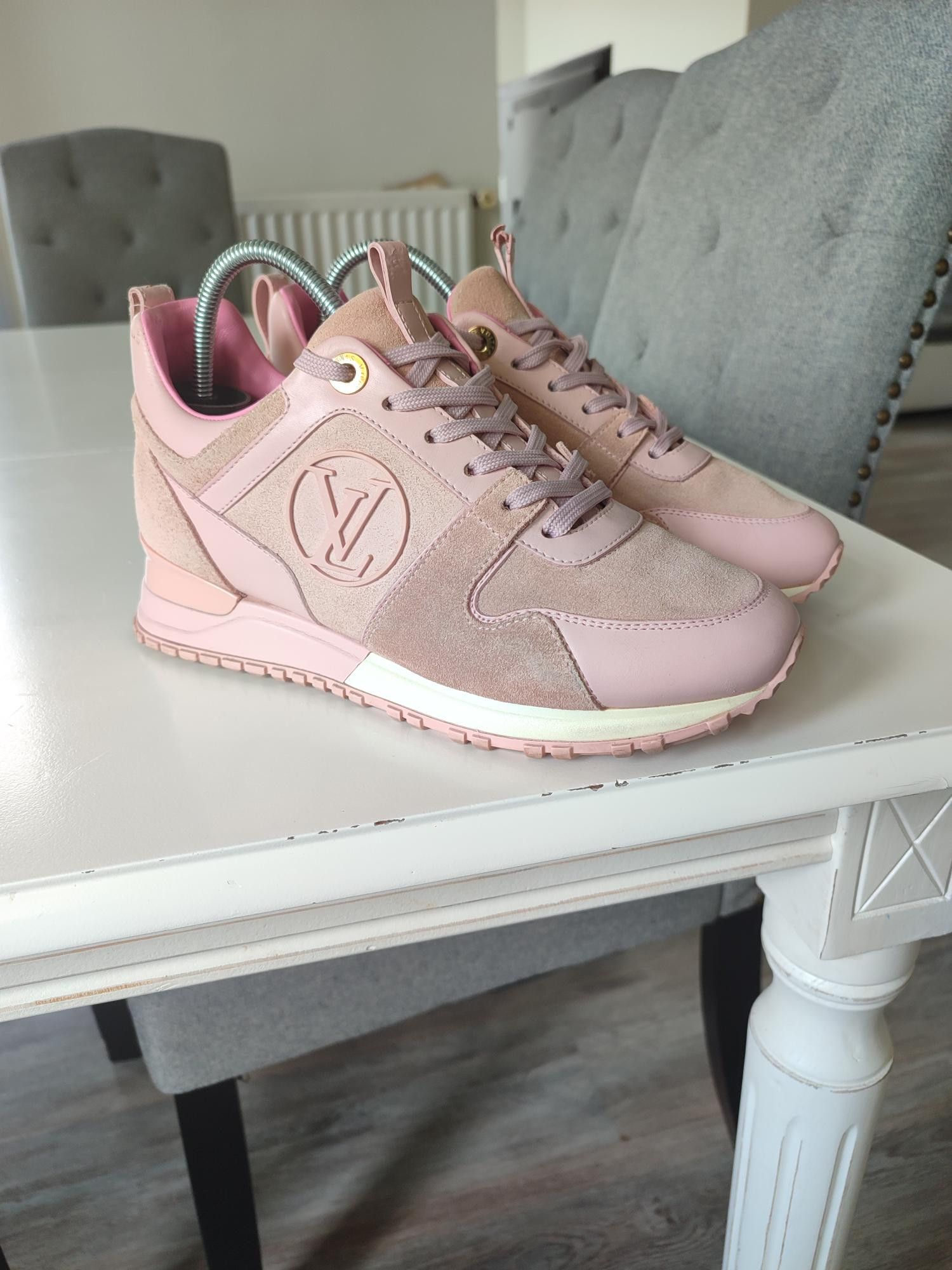 Louis Vuitton BASKETS LOUIS VUITTON RUN AWAY ROSE POUDRE Size US 6 / IT 36 - 8 Thumbnail