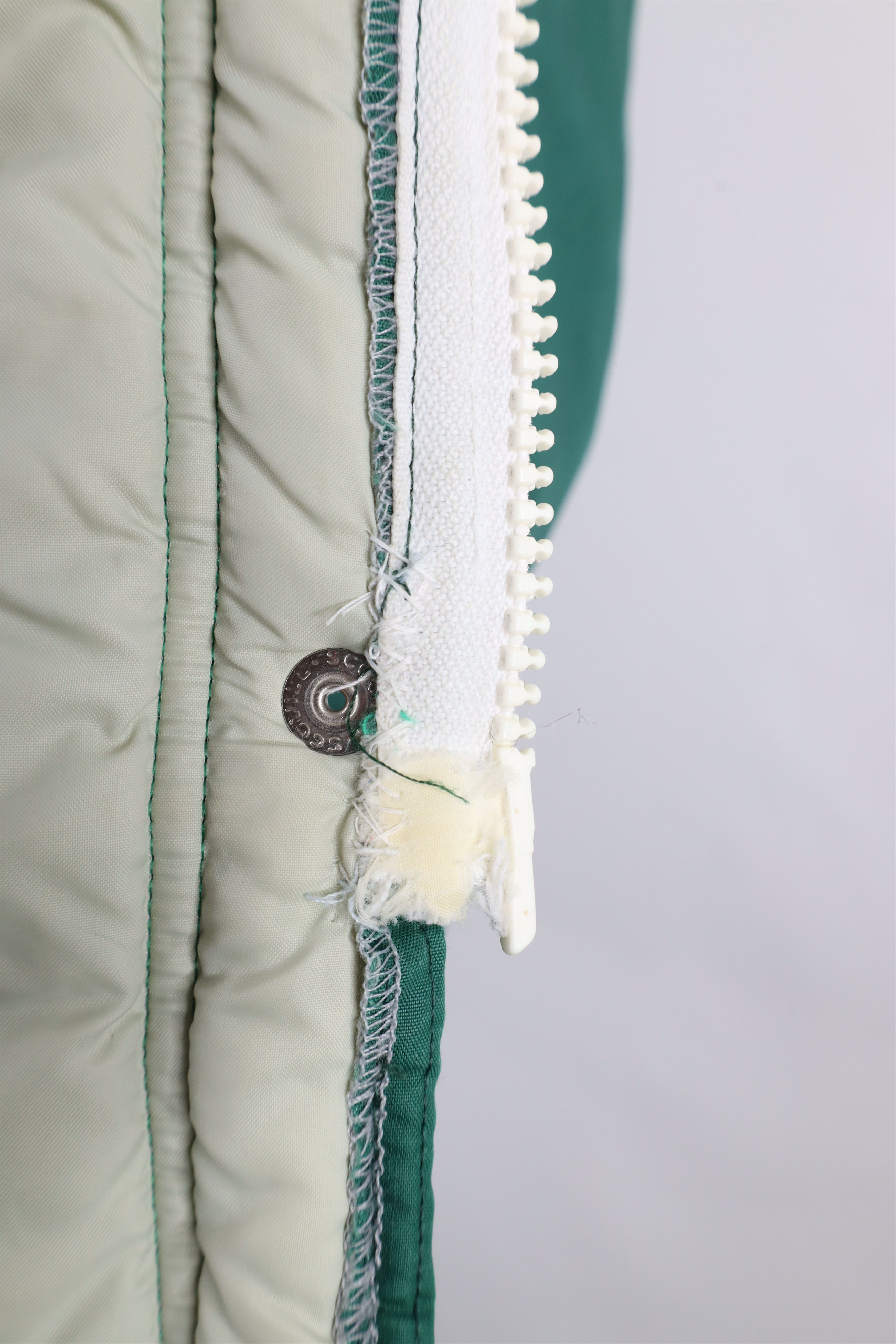 Vintage Vintage 70s Streetwear Hooded Quilted Puffer Jacket USA Size US L / EU 52-54 / 3 - 10 Thumbnail