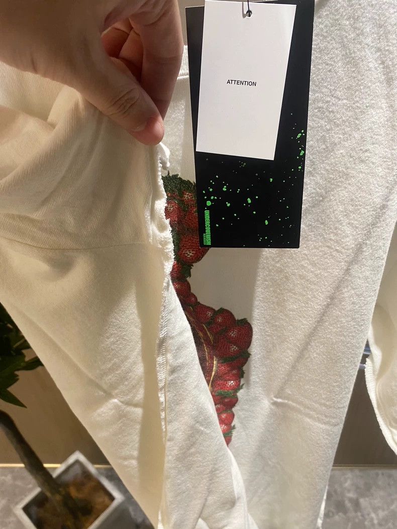 Undercover Undercover 05ss But Beautiful Issue 2 Masterpiece Strawber Size US L / EU 52-54 / 3 - 5 Thumbnail