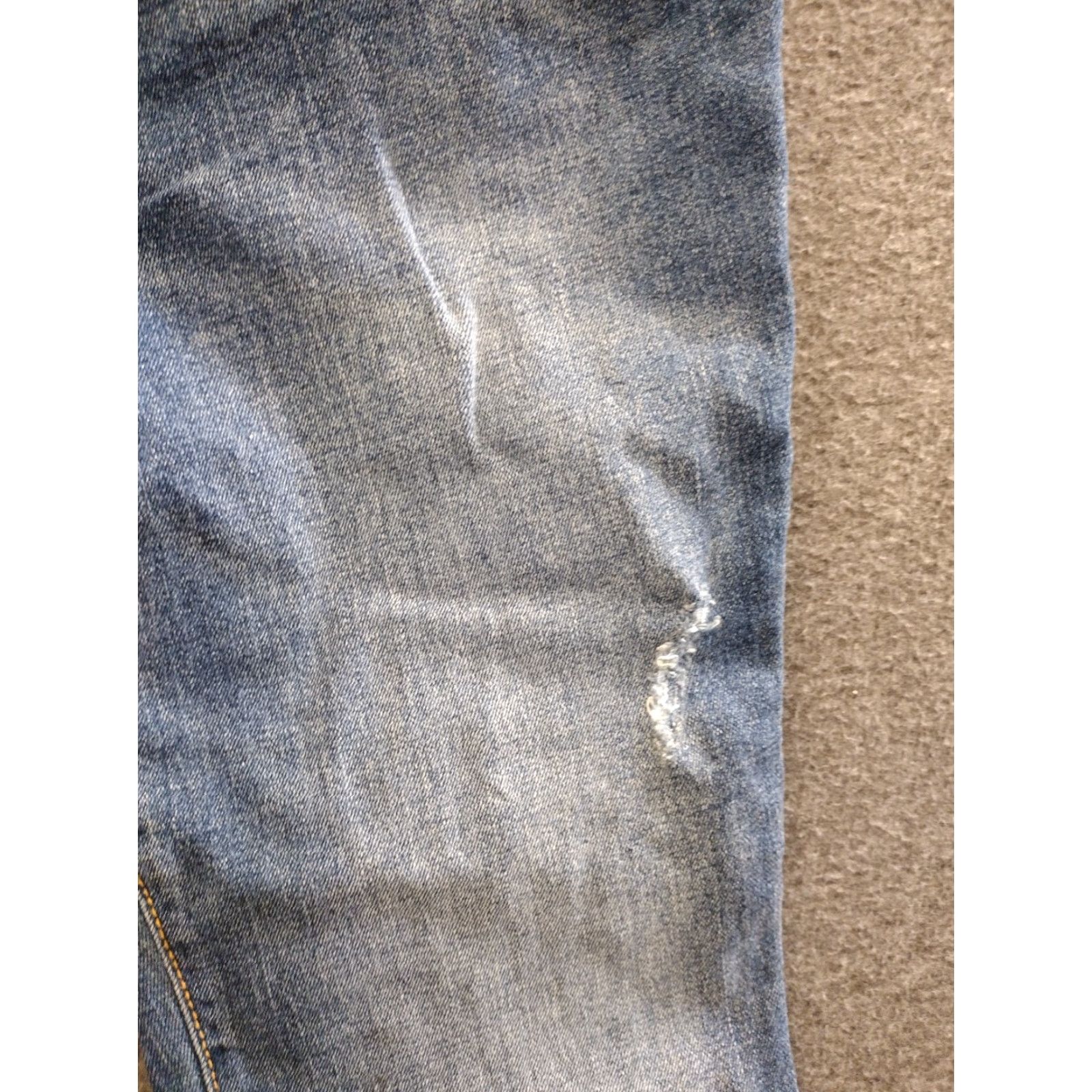 Old Navy Old Navy Distressed Cuffed Blue Denim Maternity Capri Jeans Size 14 Size 36" / US 14 / IT 50 - 7 Thumbnail