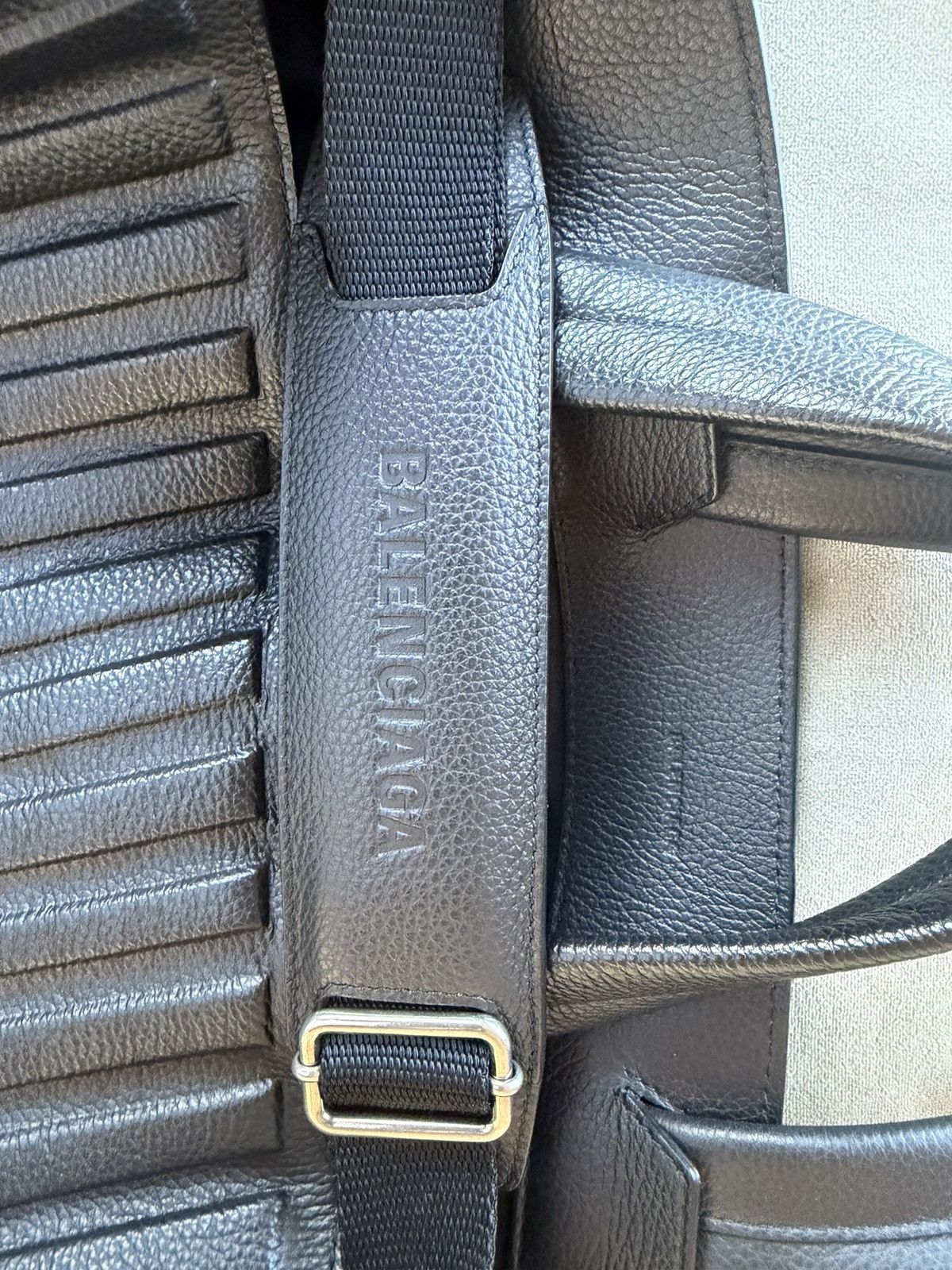 Balenciaga Balenciaga leather Car Sling/tote bag RARE with dust bag Size ONE SIZE - 8 Thumbnail