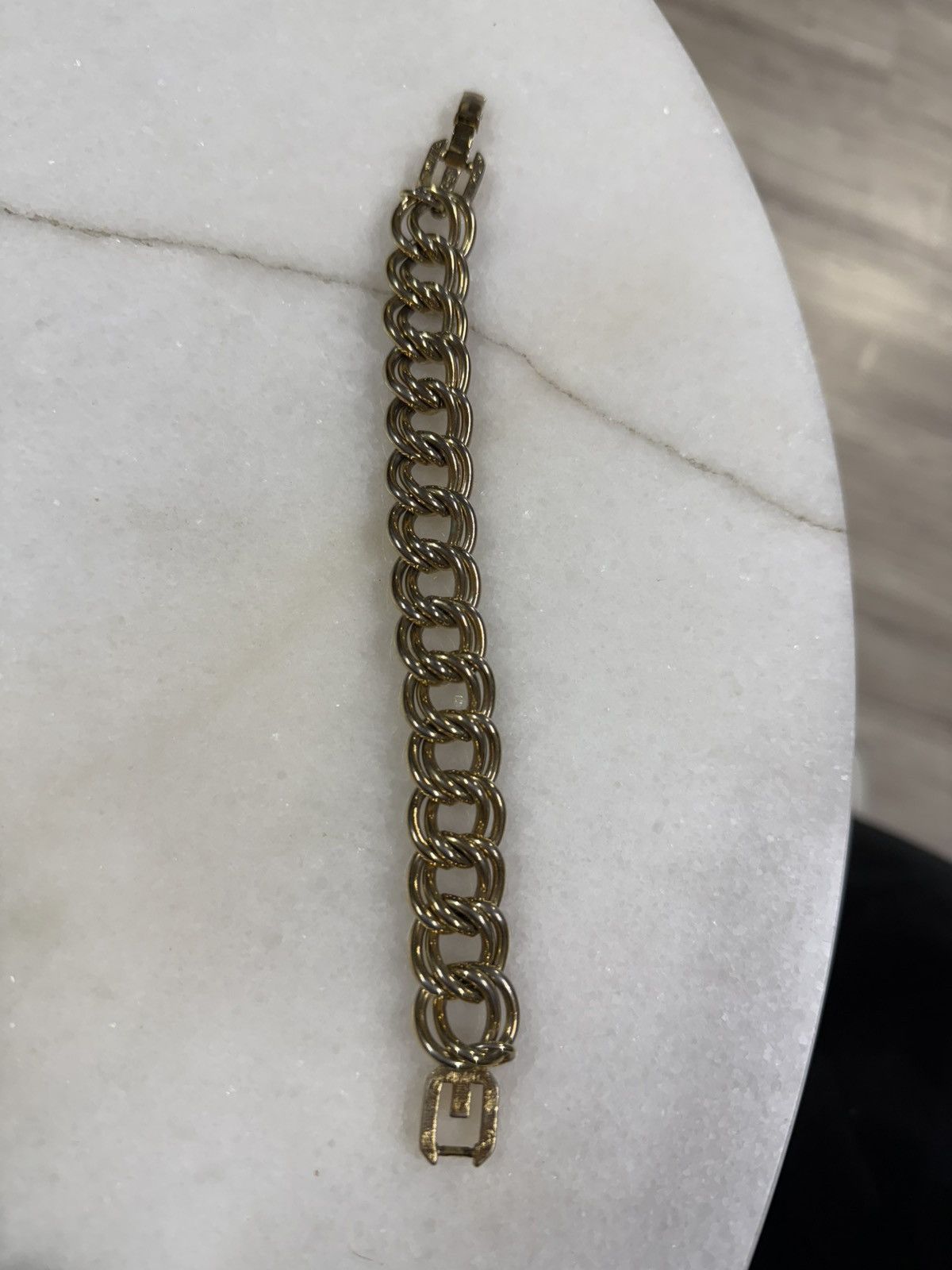 Givenchy Givenchy Interlocking Gold Bracelet Vtg Chain Preowned Size ONE SIZE - 2 Thumbnail