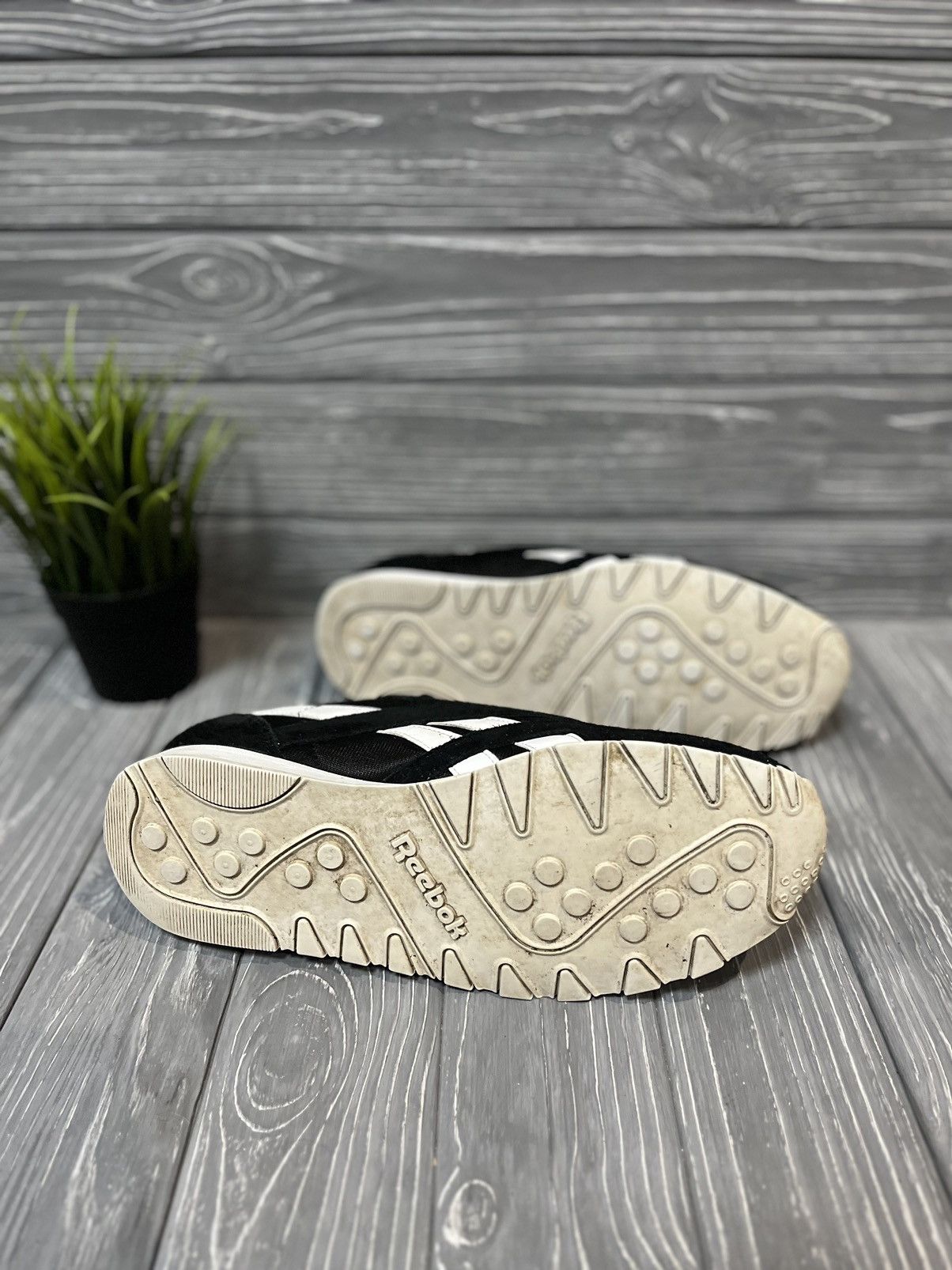 Reebok Men's original Reebok sneakers 😻 Size US 9.5 / EU 42-43 - 4 Thumbnail