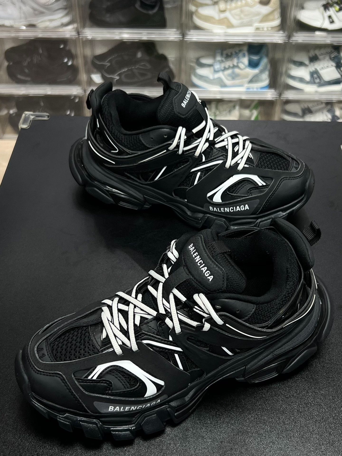 Balenciaga Balenciaga Black Lowtop Sneakers 8 Men Size US 8 / EU 41 - 1 Thumbnail