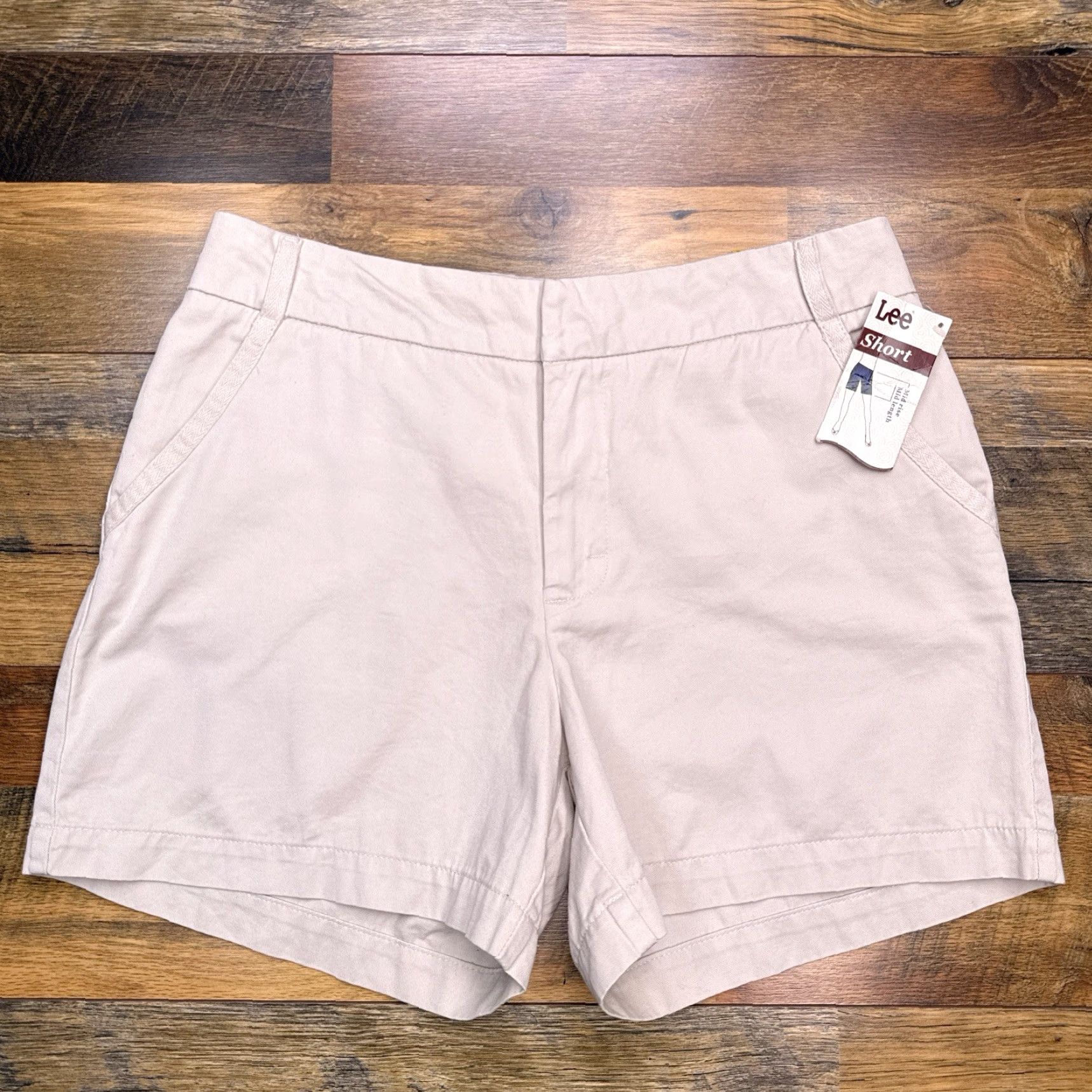 Lee Lee Shorts Womens 14M Khaki Beige Mid Rise Chino Casual Regular 4.5in Inseam Size 36" / US 14 / IT 50 - 2 Thumbnail