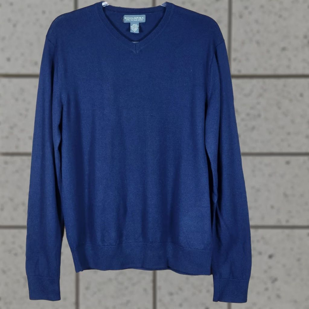 Banana Republic VINTAGE Banana Republic Mens Pullover Sweater Merino Wool V-Neck Size M BLACK Size US M / EU 48-50 / 2 - 1 Thumbnail