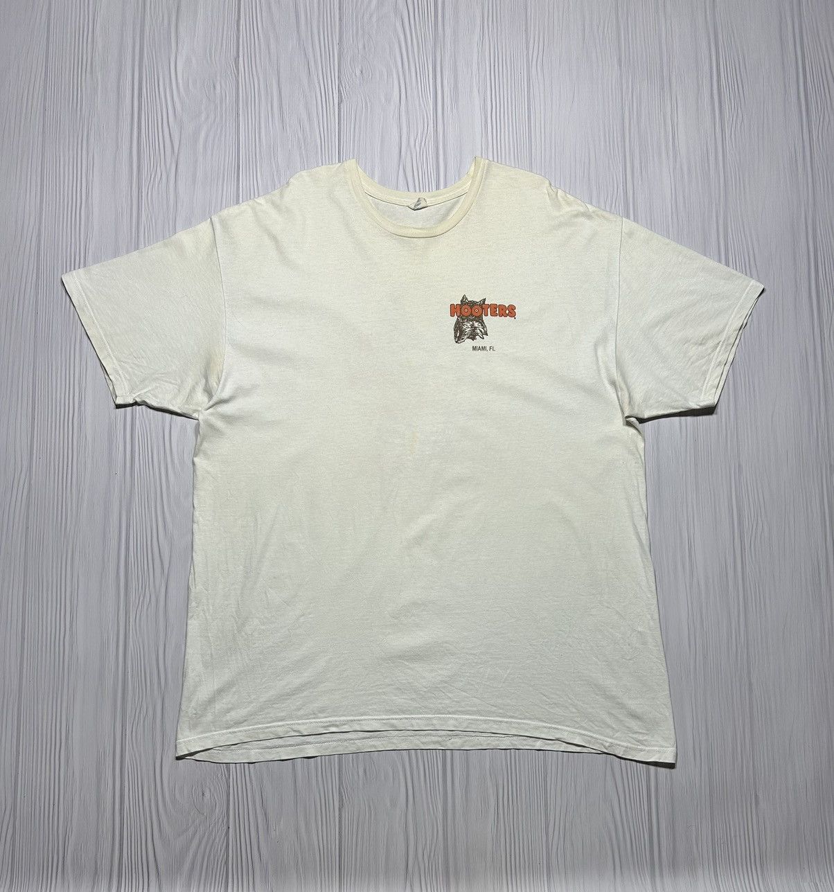 Vintage Vintage Hooters USA Girl Babe T-Shirt Y2K Size US XXL / EU 58 / 5 - 9 Thumbnail