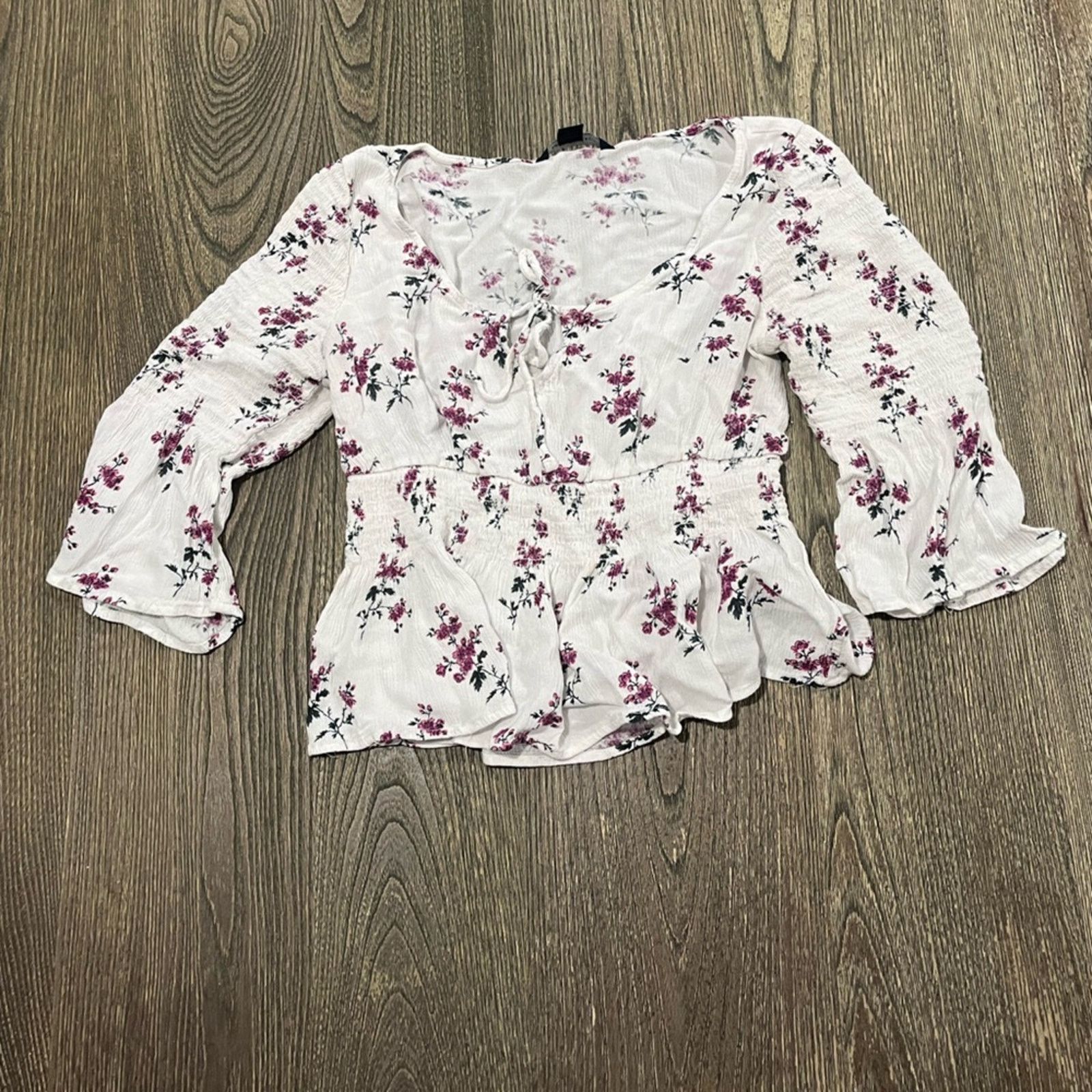 American Eagle Outfitters American Eagle Smocked Tie Scoop Neck 3/4 Sleeve White Size S / US 4 / IT 40 - 1 Thumbnail