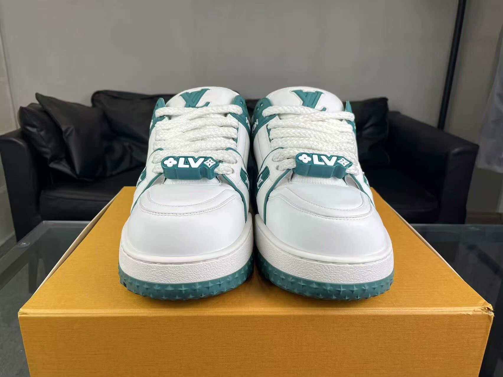 Louis Vuitton Louis Vuitton Training White Lowtop Sneakers 10 Men Size US 10 / EU 43 - 1 Thumbnail