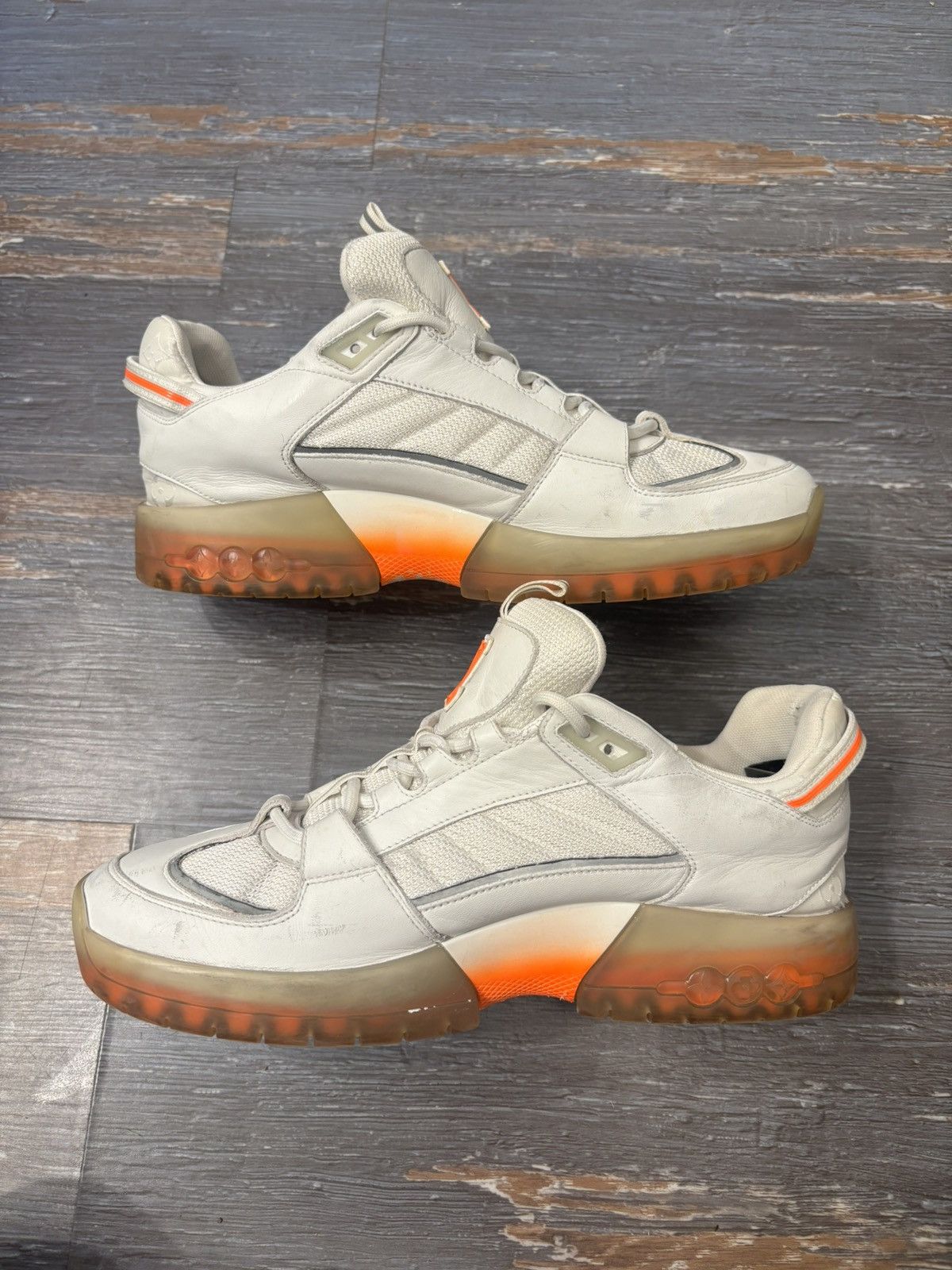 Louis Vuitton Louis Vuitton Lucien Clark A View White Orange Size US 9 / EU 42 - 3 Thumbnail