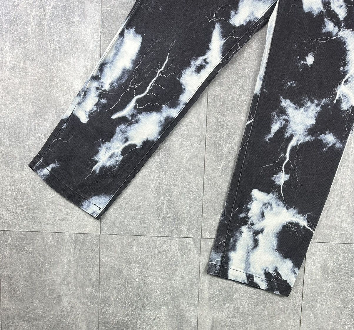 Jaded London Jaded London Lighting Cloud Print Scate Denim Jeans Pants Size US 32 / EU 48 - 2 Thumbnail