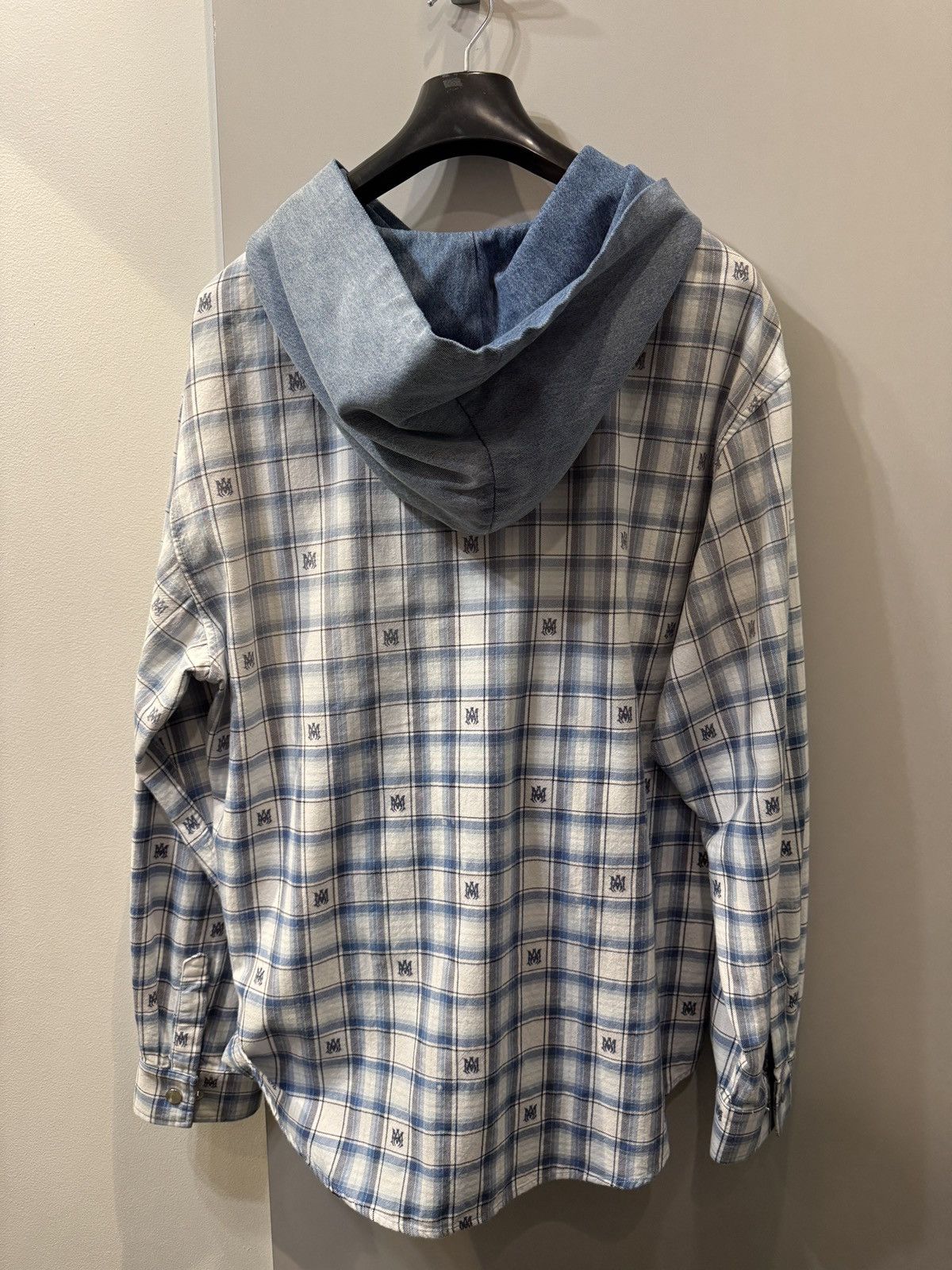 Amiri Last Size Amiri Off-White & Blue Hooded Logo Patch Overshirt Size US XL / EU 56 / 4 - 7 Thumbnail