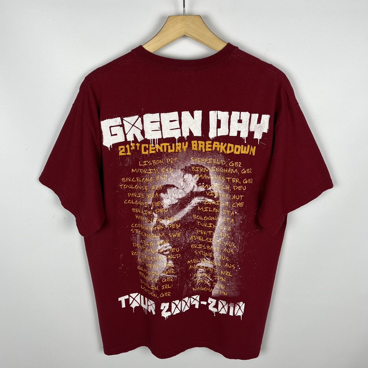 Band Tees Vintage Green Day 21st Century Breakdown rock tour tee 2009 Size US L / EU 52-54 / 3 - 9 Thumbnail