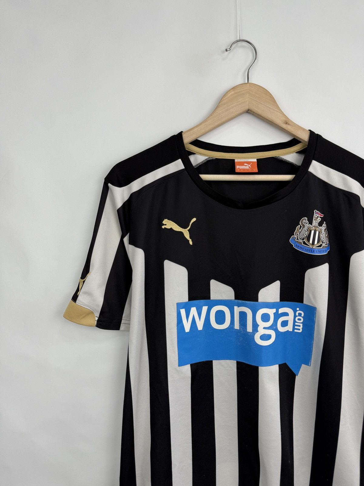 Puma 🏴󠁧󠁢󠁥󠁮󠁧󠁿 Y2K Newcastle United Puma Soccer Jersey Rare Retro Hype Size US L / EU 52-54 / 3 - 2 Thumbnail