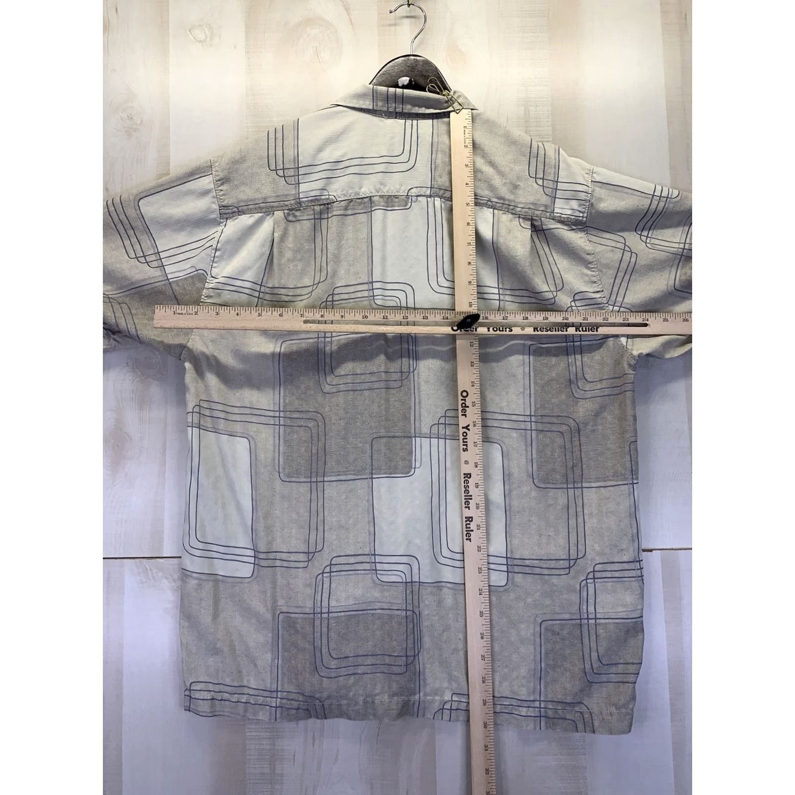 Tommy Bahama Tommy Bahama Shirt Mens L Silk Geometric Button Front Casual Beach Wool? [Note: This line is incorrect and will be adjusted in final answer.] Size US L / EU 52-54 / 3 - 6 Thumbnail