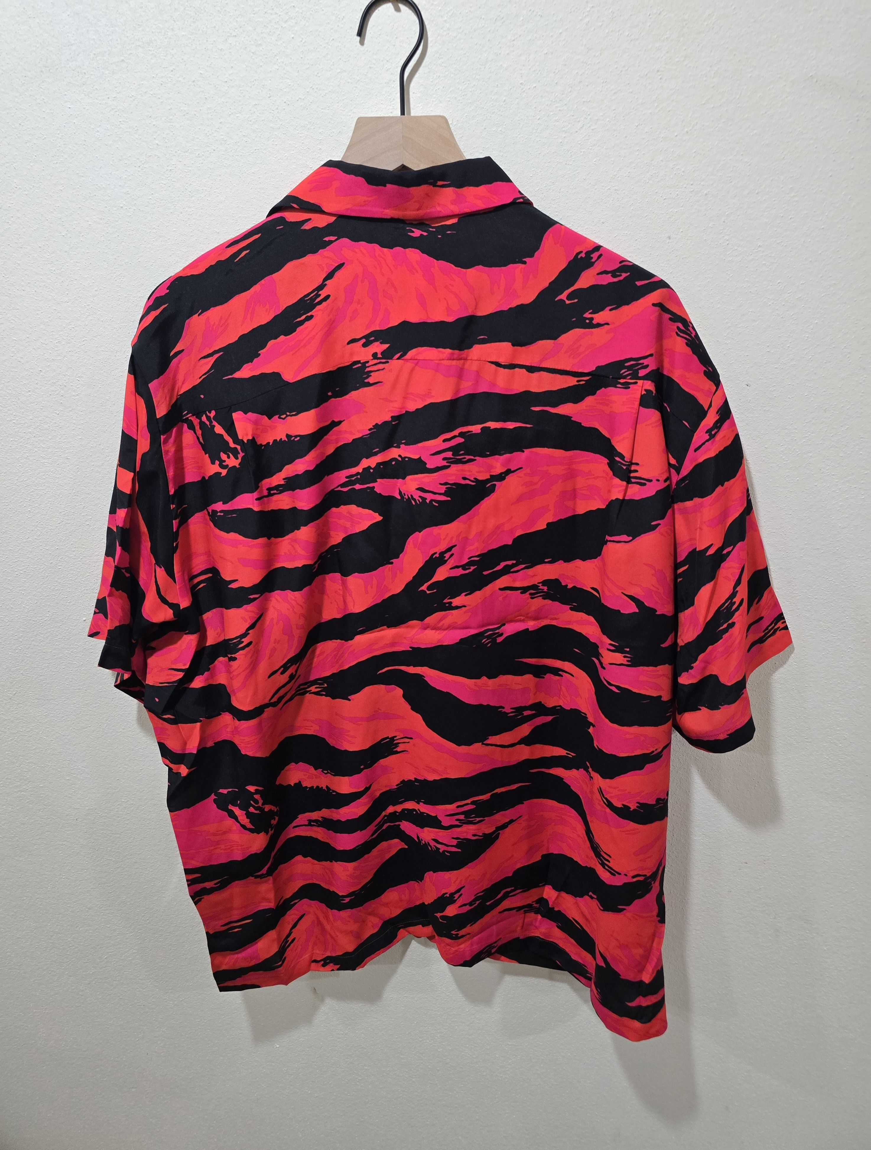 Takahiromiyashita The Soloist. Takahiromiyashita The Soloist Tiger Stripe Camp Shirt NWT Size US M / EU 48-50 / 2 - 4 Thumbnail