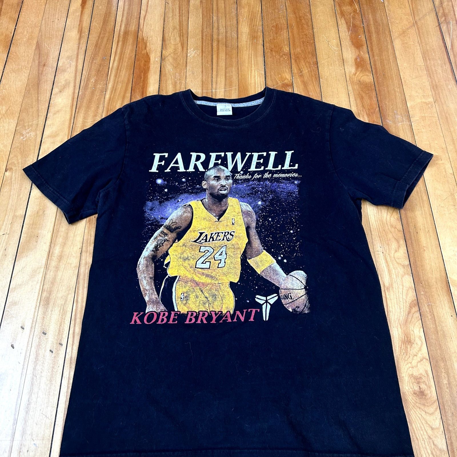 Vintage Kobe Bryant Memorial T-Shirt Rare Medium Size US M / EU 48-50 / 2 - 3 Thumbnail