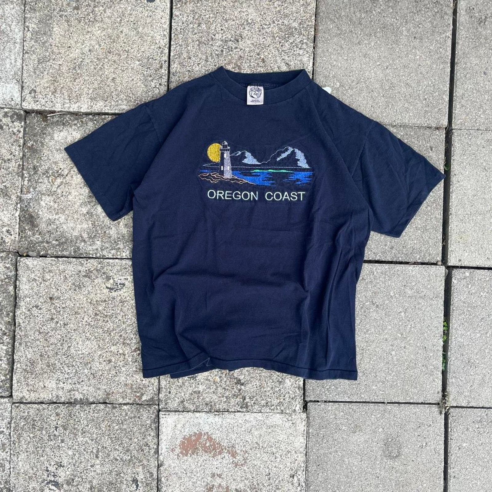 Gildan Vintage Oregon Coast Embroidered Navy Blue Graphic T-Shirt Size US L / EU 52-54 / 3 - 1 Thumbnail