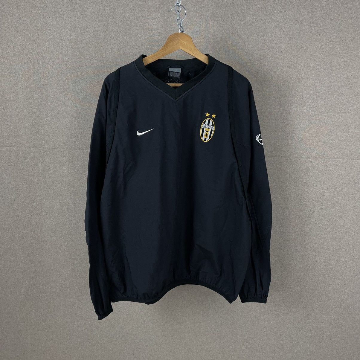 Nike VINTAGE 90s NIKE JUVENTUS NYLON JACKET / CREWNECK Size US XL / EU 56 / 4 - 1 Thumbnail