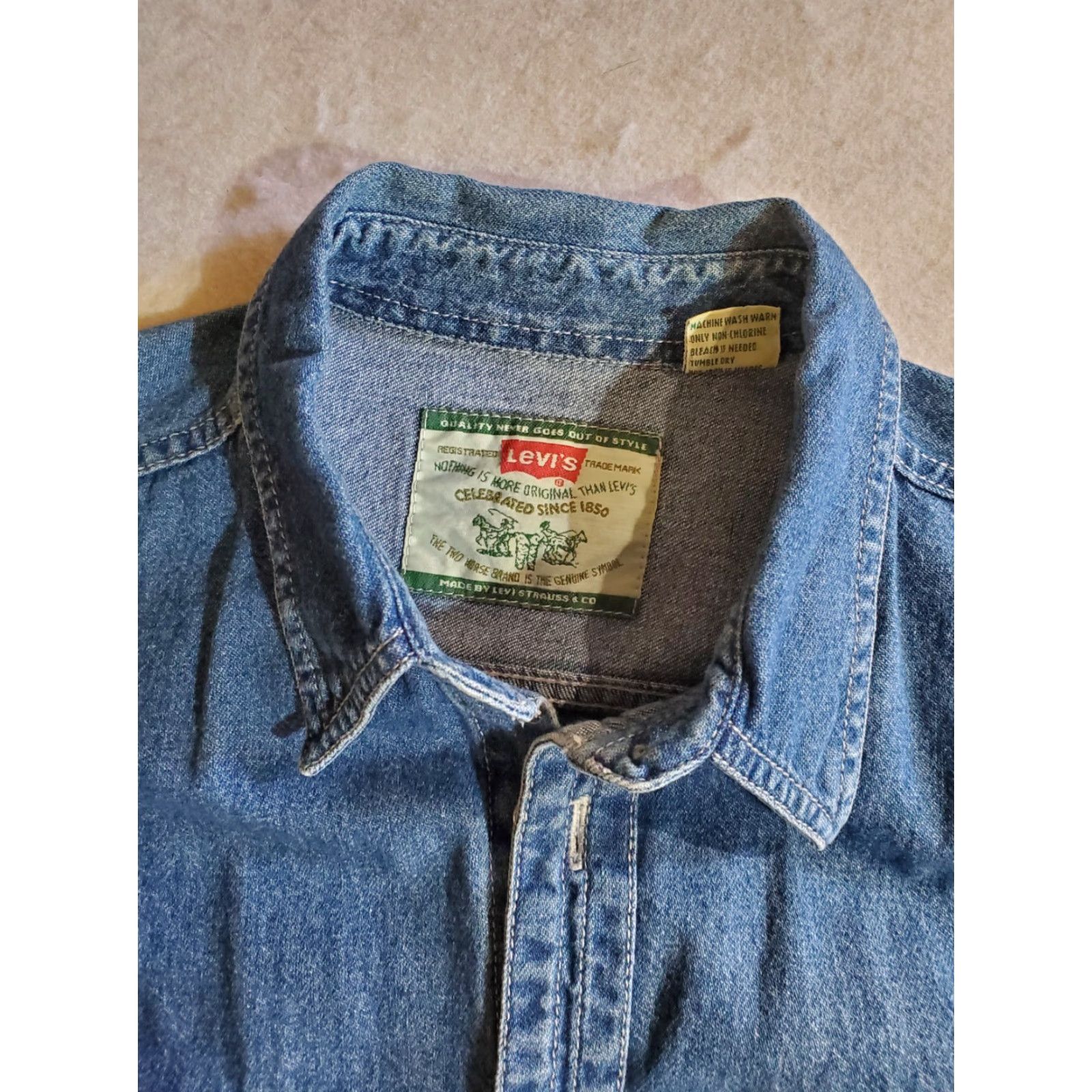 Levi's VINTAGE Levi's Denim Button-Up Shirt Men's Large Blue 90s Casual Workwear Long Sleeve Collared Shirt Men - Regular Fit Size US L / EU 52-54 / 3 - 4 Thumbnail
