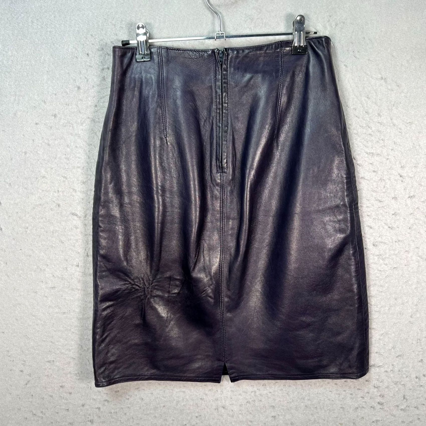 Vintage VINTAGE Lanna Skirt Leather Pencil Black 4 Womens Knee Length Zipper Lined Measurements Made In USA Mens? Size 27" / US 4 / IT 40 - 2 Thumbnail
