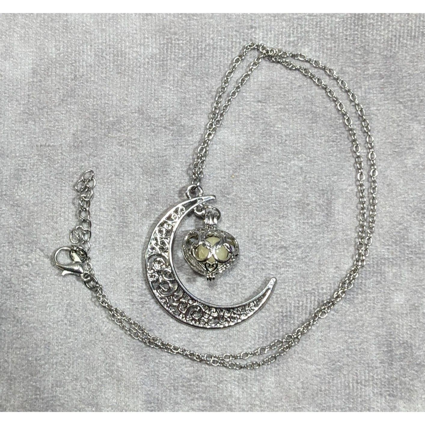 Other Mystical Moon And Star Silver Tone Filigree Necklace Size ONE SIZE - 6 Thumbnail